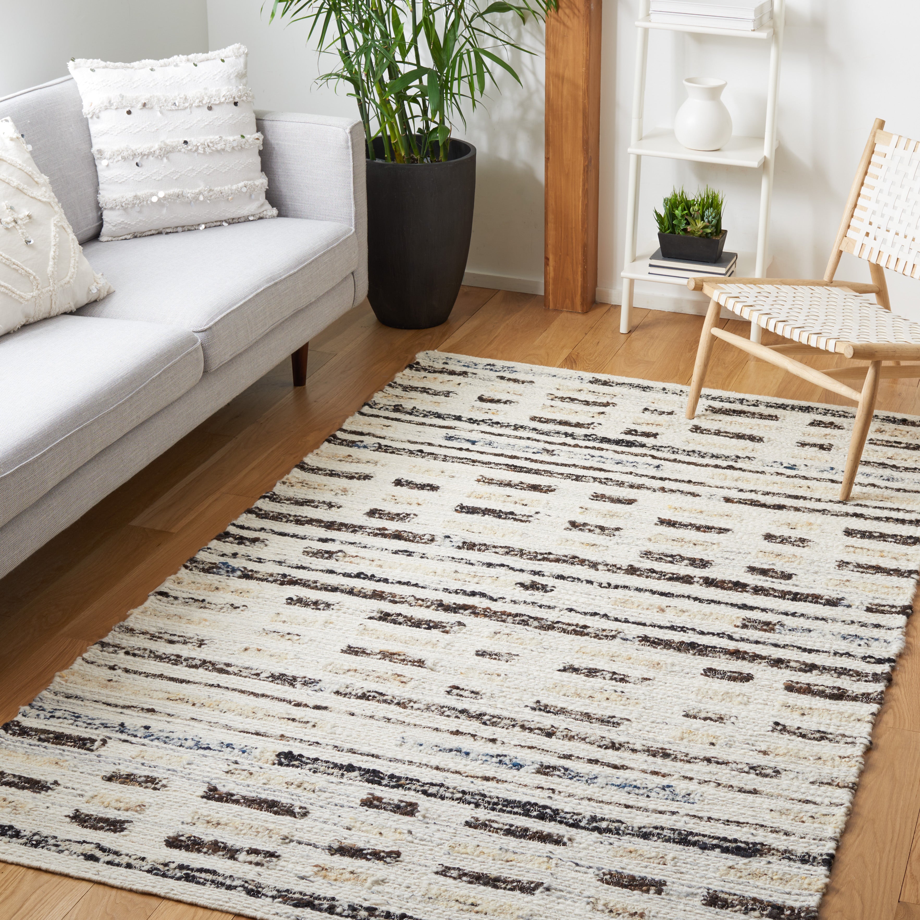 Safavieh Manhattan 350 Rug, MAN350 - Ivory / Dark Brown