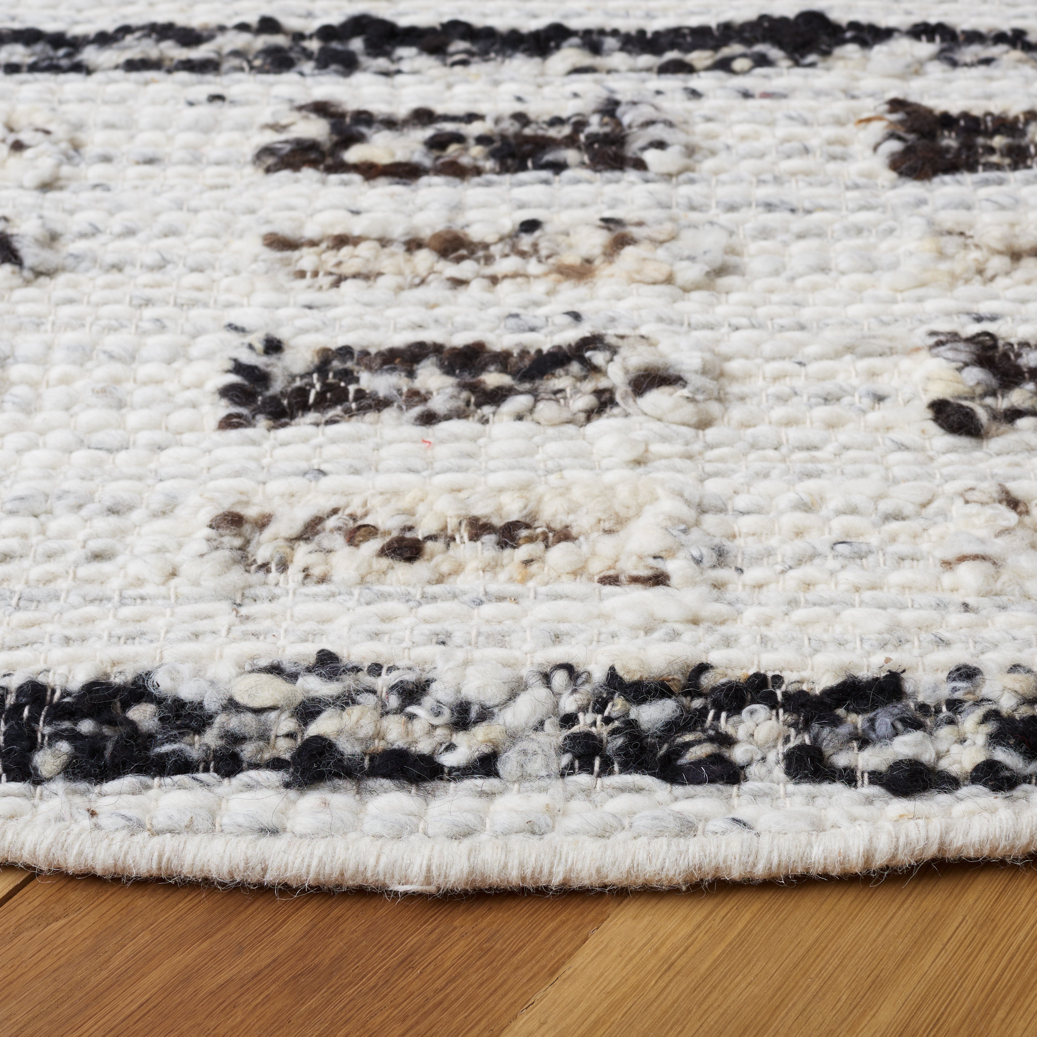 Safavieh Manhattan 350 Rug, MAN350 - Ivory / Dark Brown