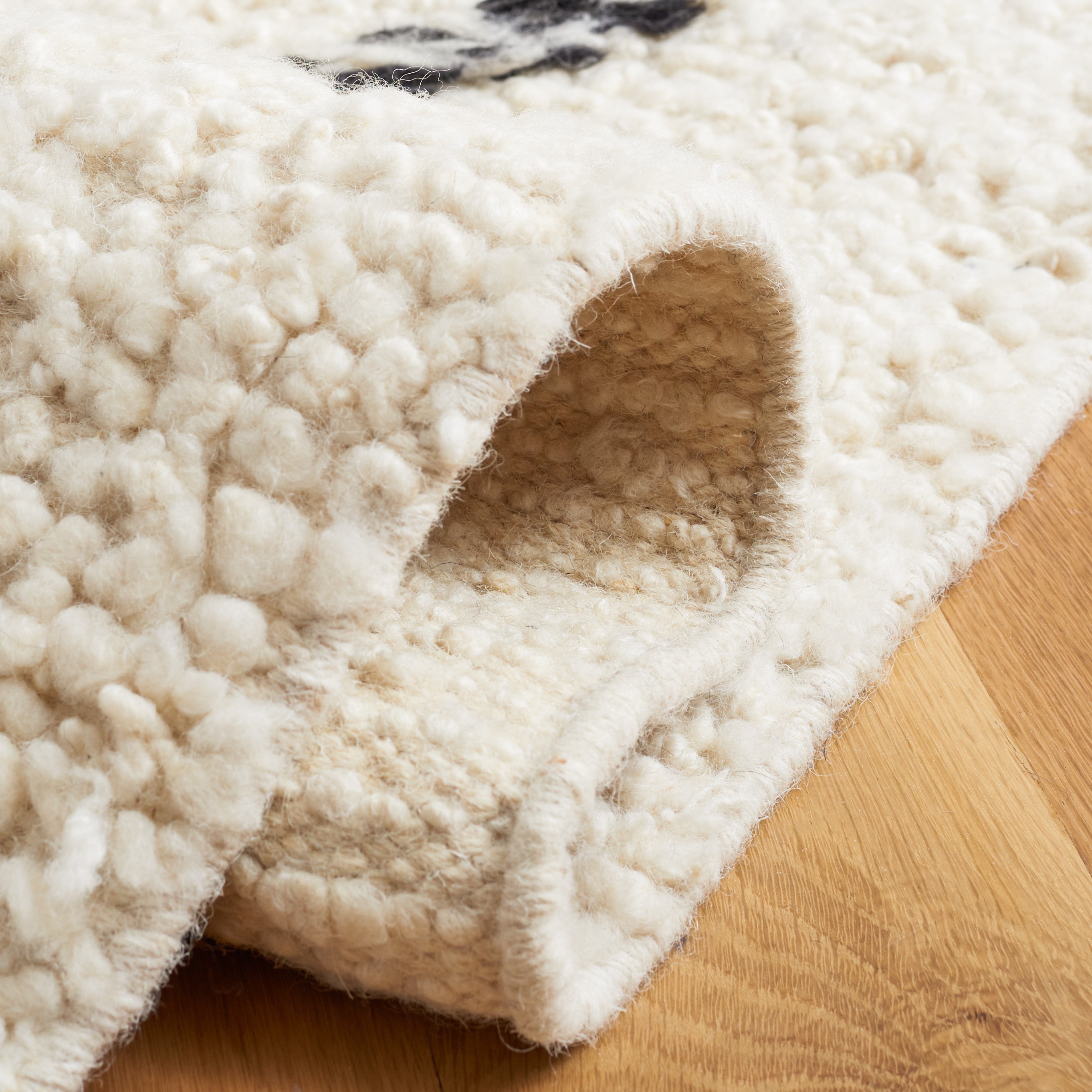 Safavieh Manhattan 352 Rug, MAN352 - Ivory / Black