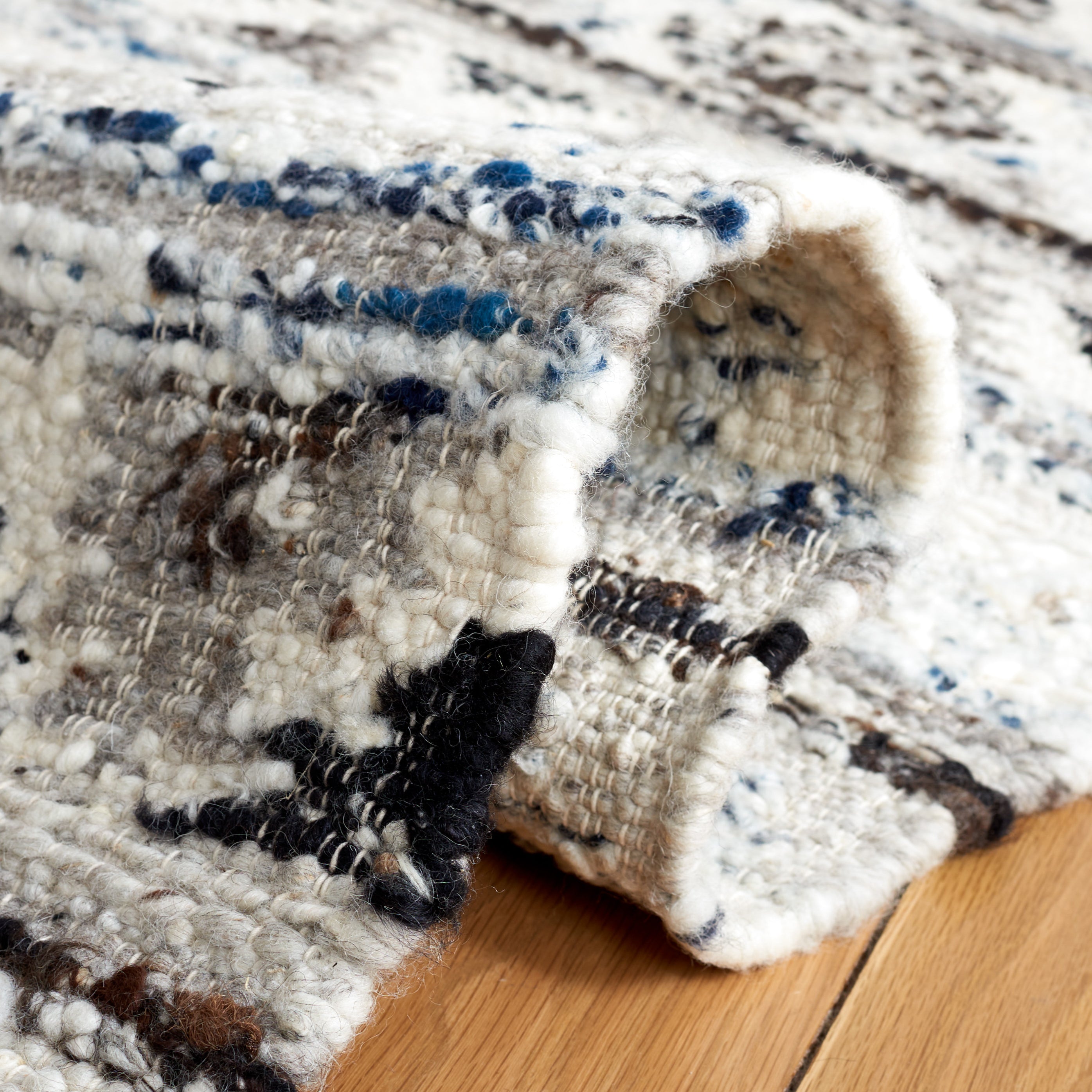 Safavieh Manhattan 353 Rug, MAN353 - Ivory / Black