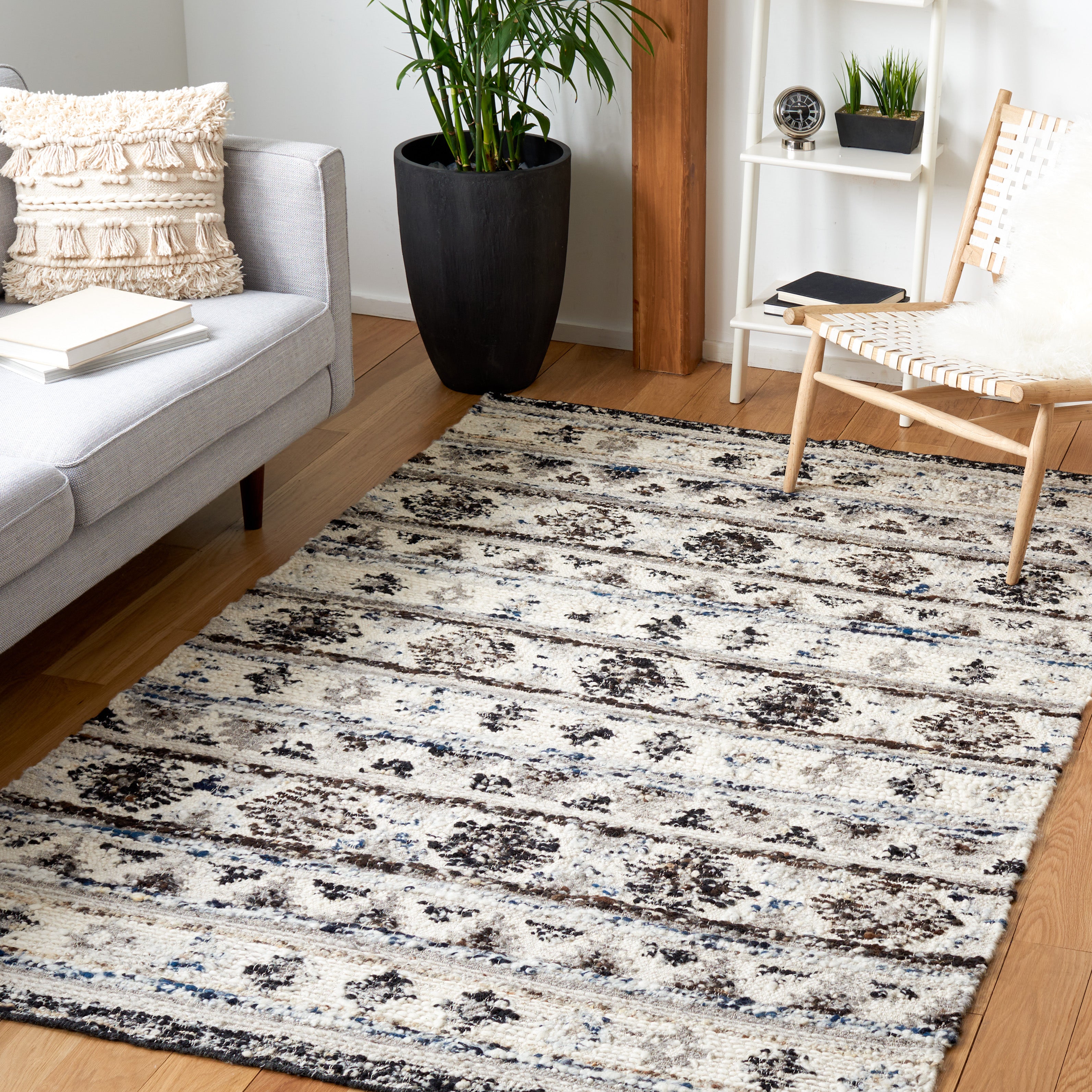 Safavieh Manhattan 353 Rug, MAN353 - Ivory / Black