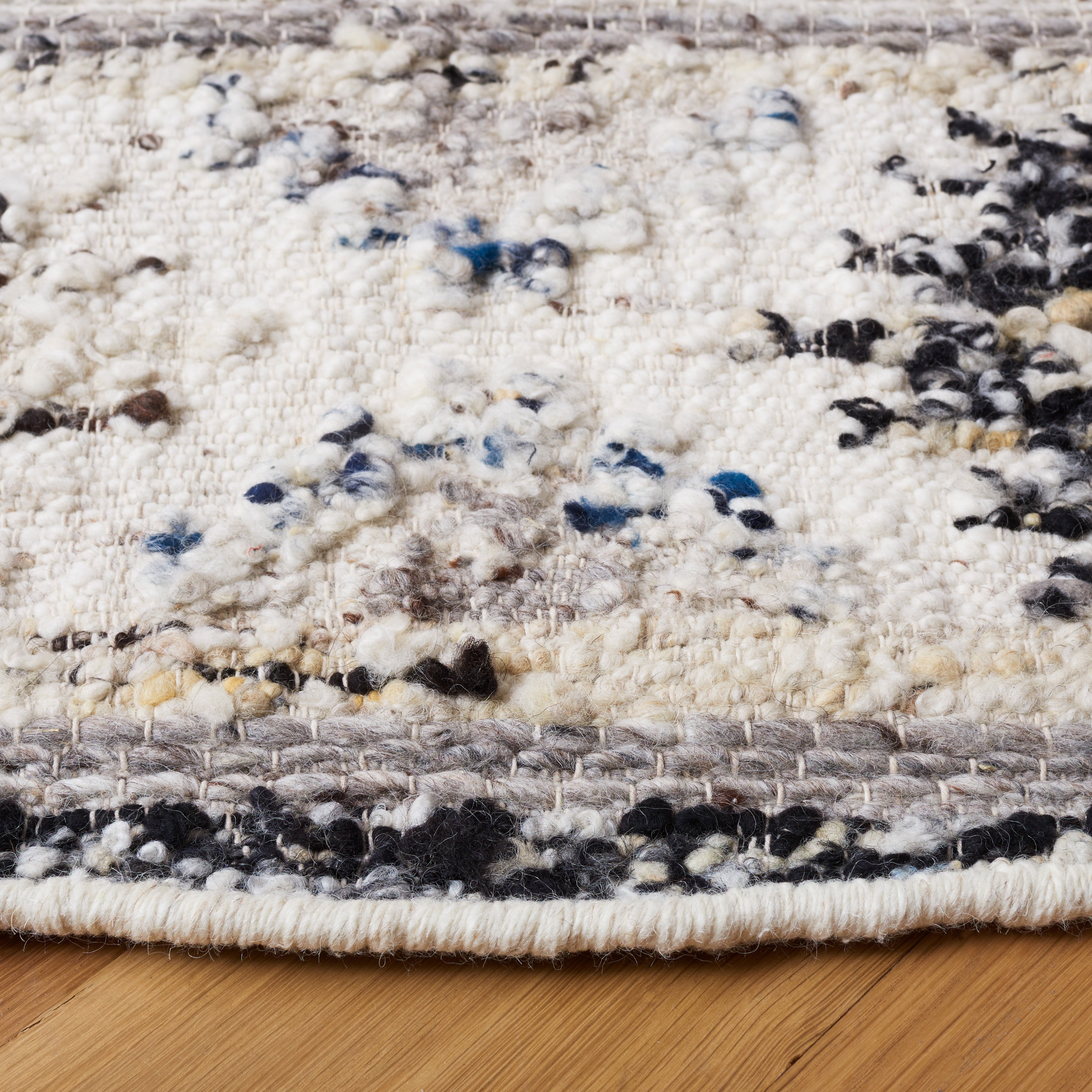 Safavieh Manhattan 353 Rug, MAN353 - Ivory / Black
