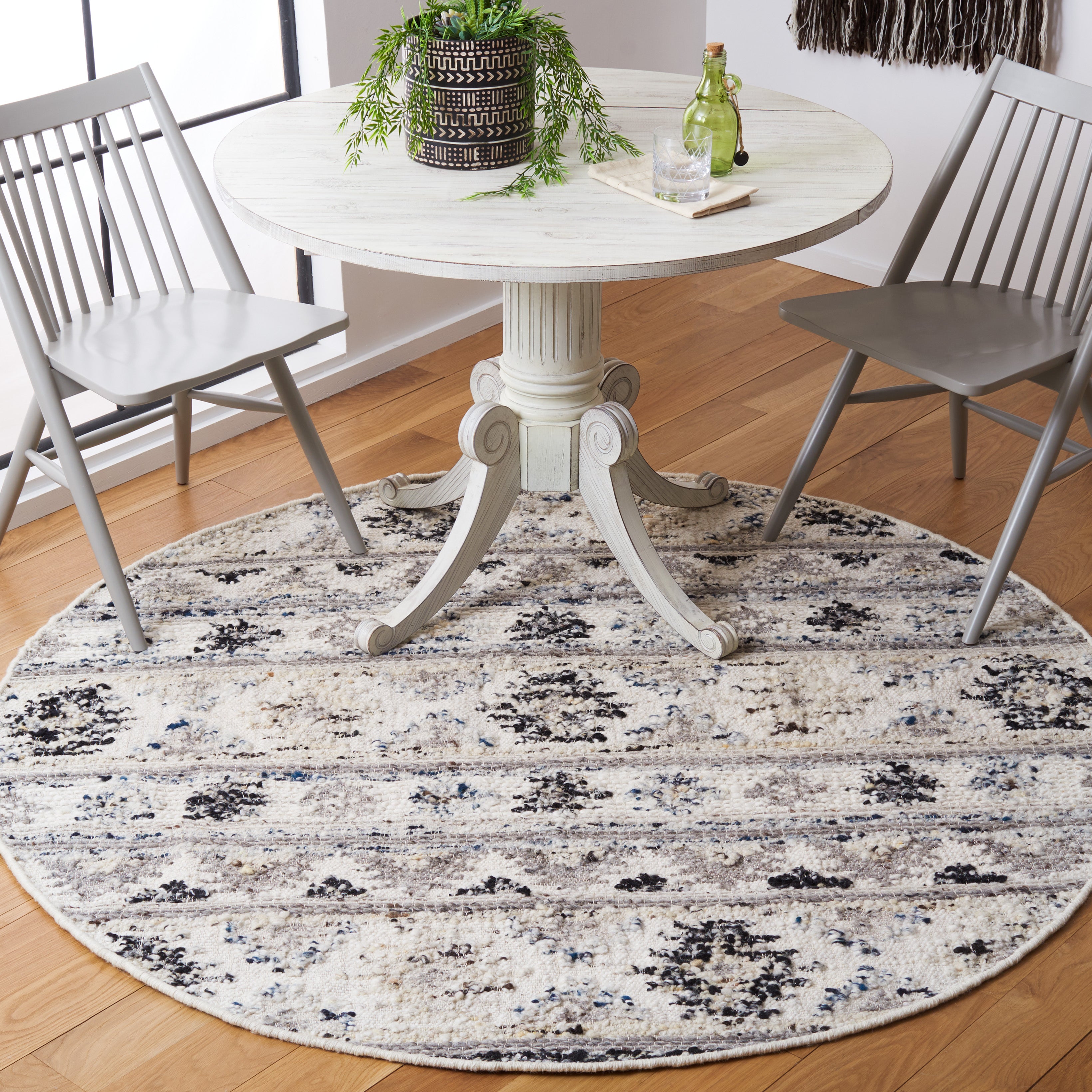 Safavieh Manhattan 353 Rug, MAN353 - Ivory / Black