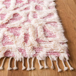 Safavieh Manhattan 460 Rug, MAN460 - Ivory / Pink