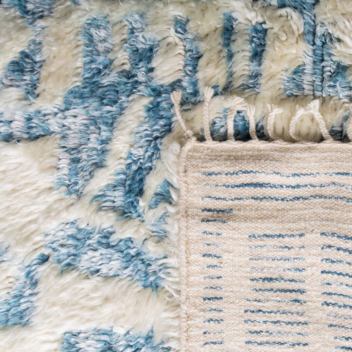 Safavieh Manhattan 462 Rug, MAN462 - Ivory / Blue