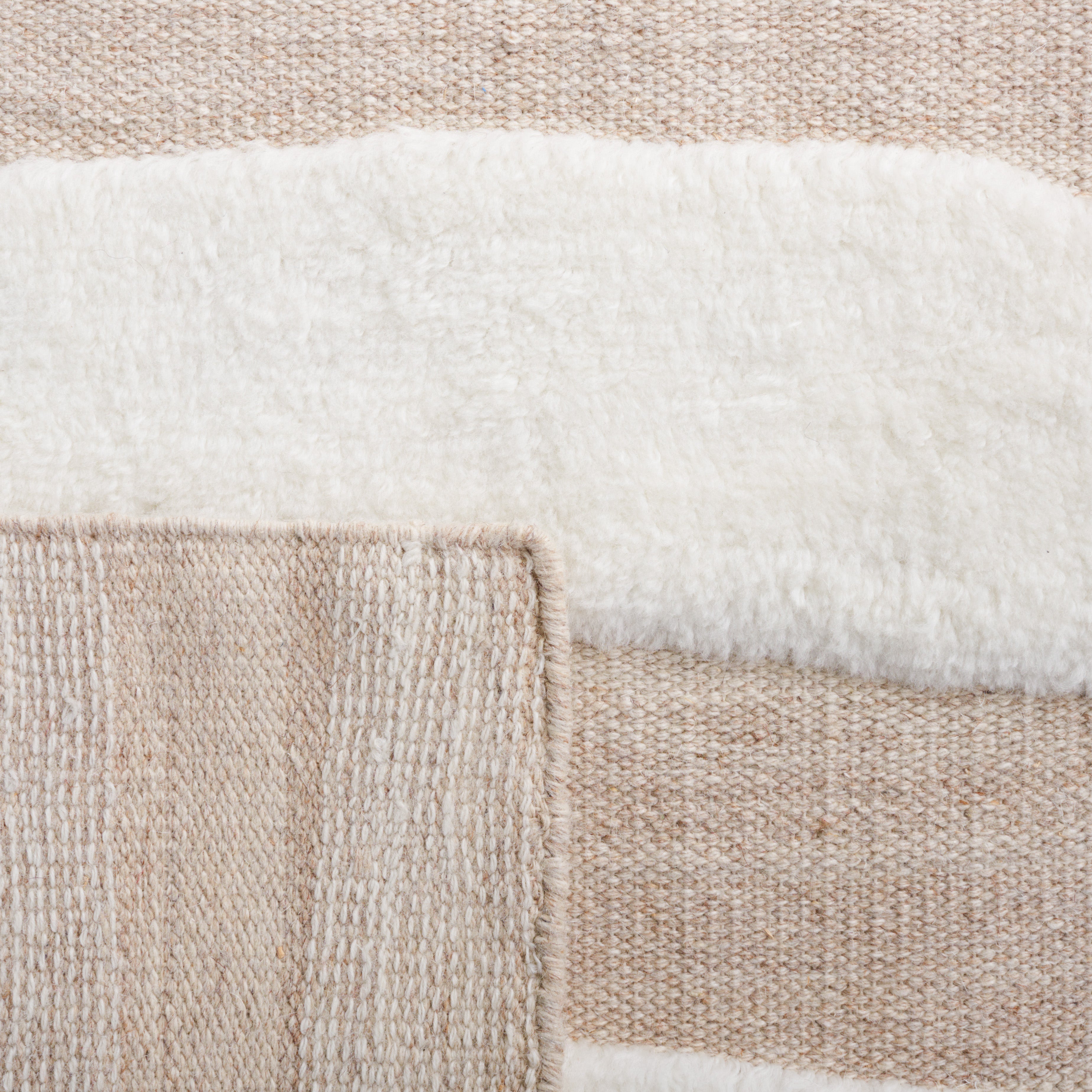 Safavieh Manhattan 551 Rug, MAN551 - Ivory / Red