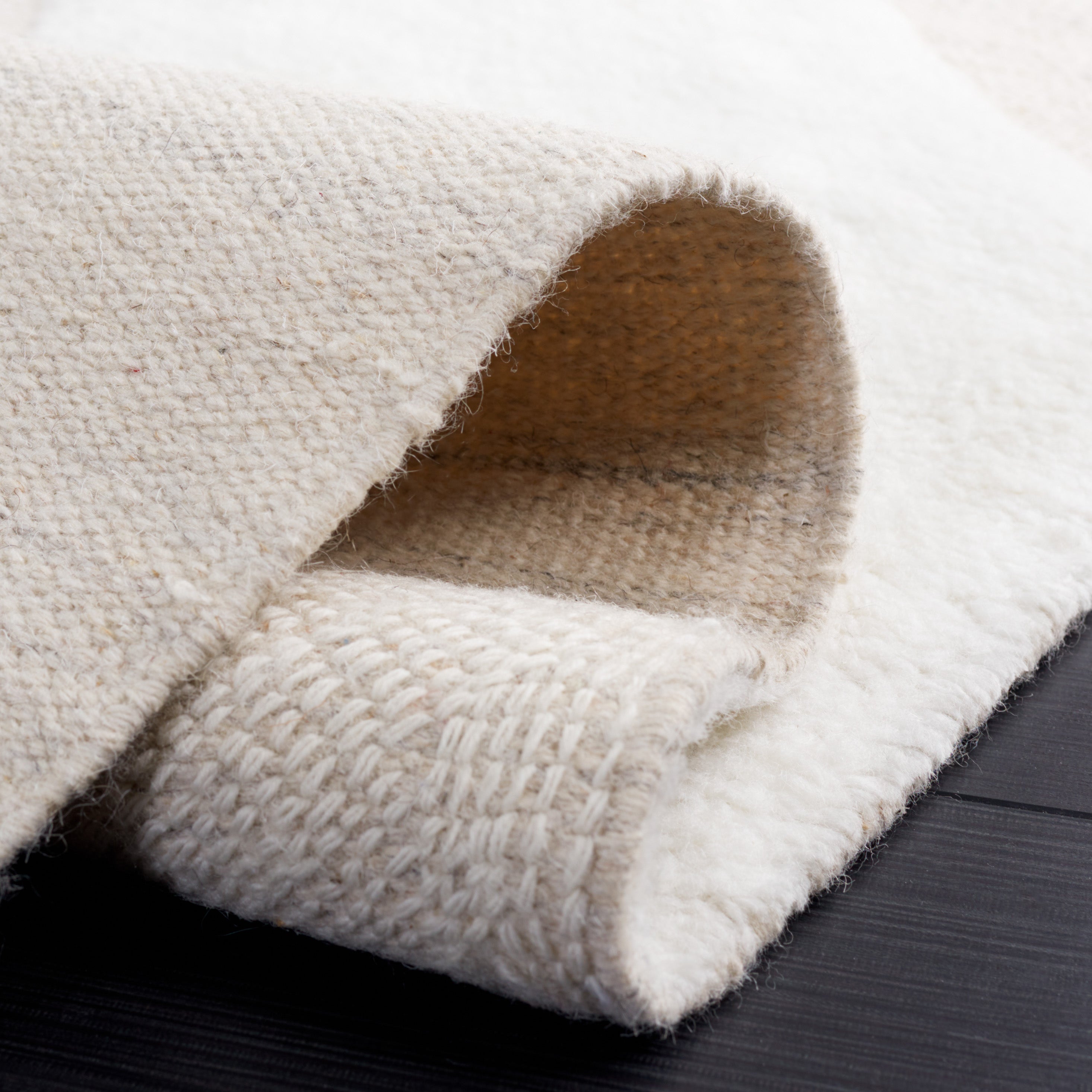 Safavieh Manhattan 552 Rug, MAN552 - Sand / Sand