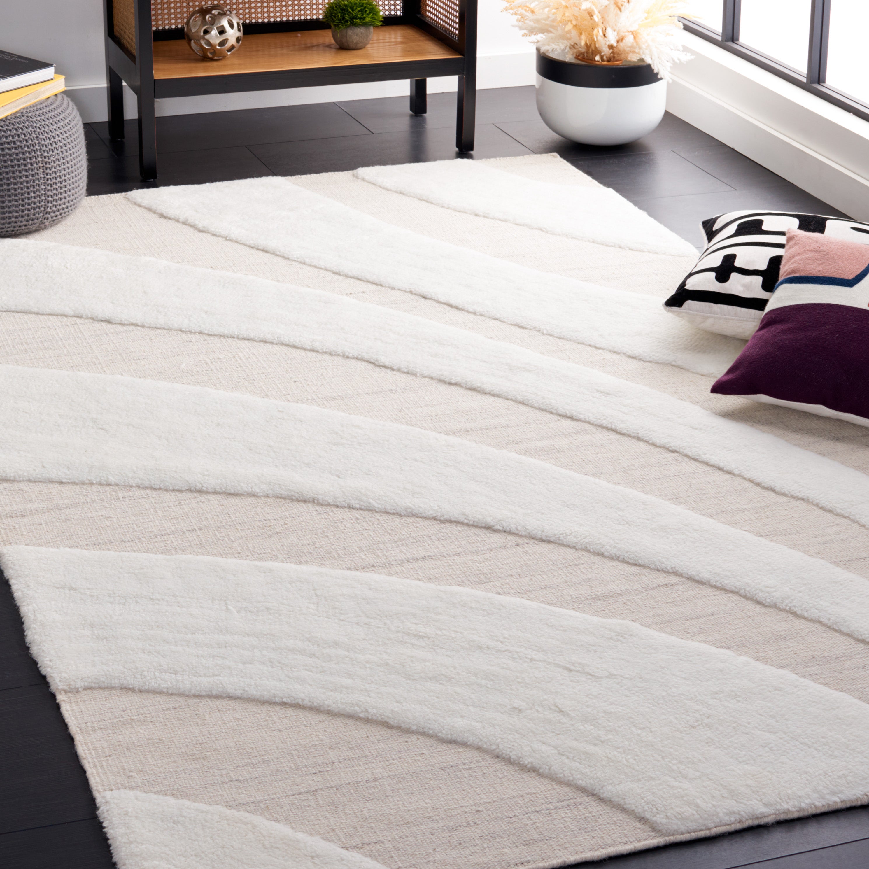 Safavieh Manhattan 552 Rug, MAN552 - Sand / Sand