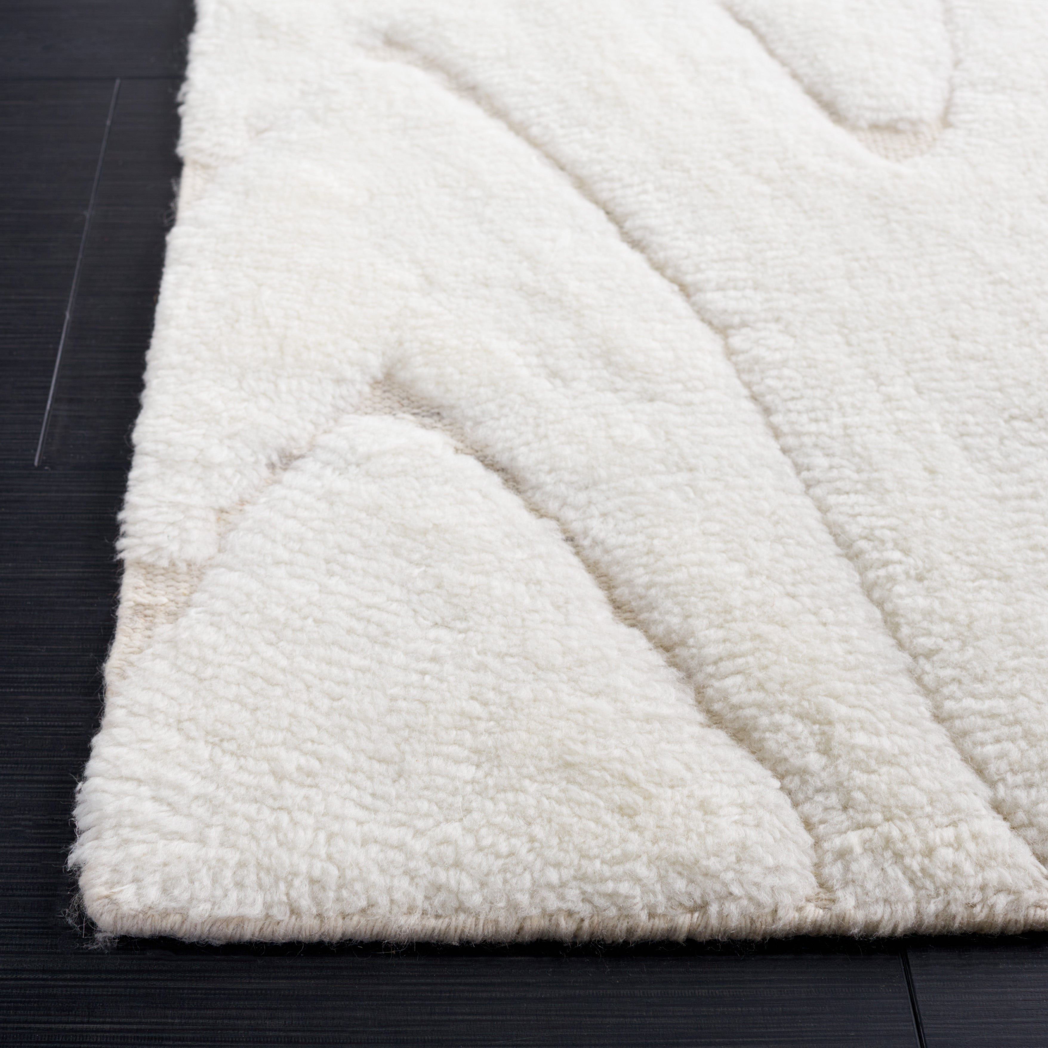 Safavieh Manhattan 553 Rug, MAN553 - Olive Grey / Beige