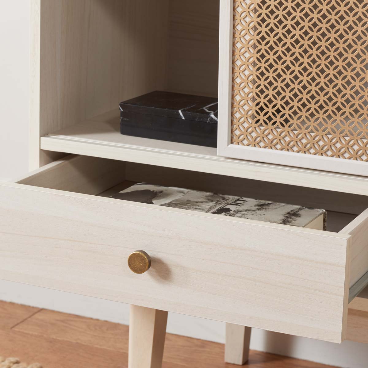 Safavieh Ceu 3 Drawer 1 Shelf Media Stand  , MED9606