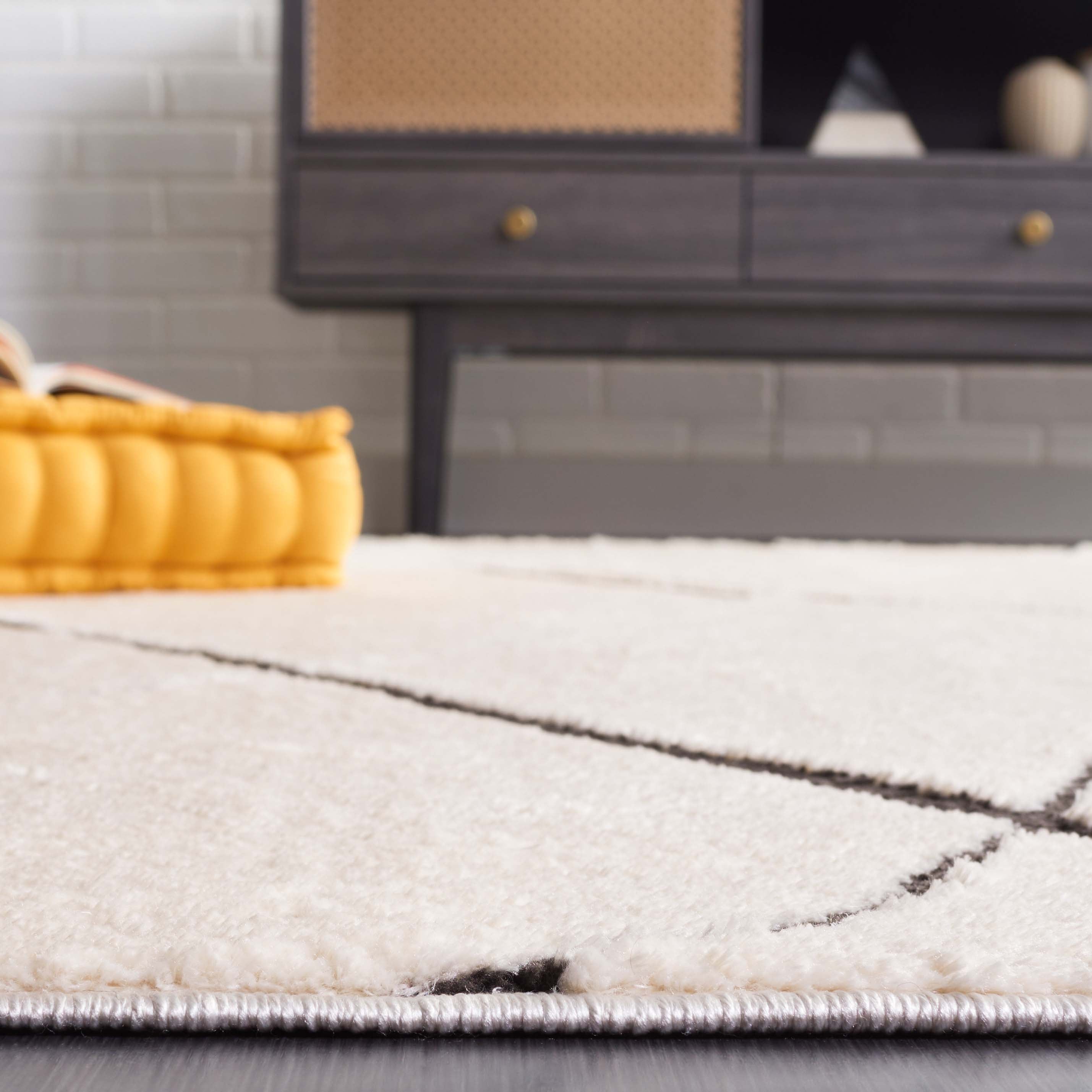 Safavieh Melody 104 Rug, MEL104 - Ivory / Black