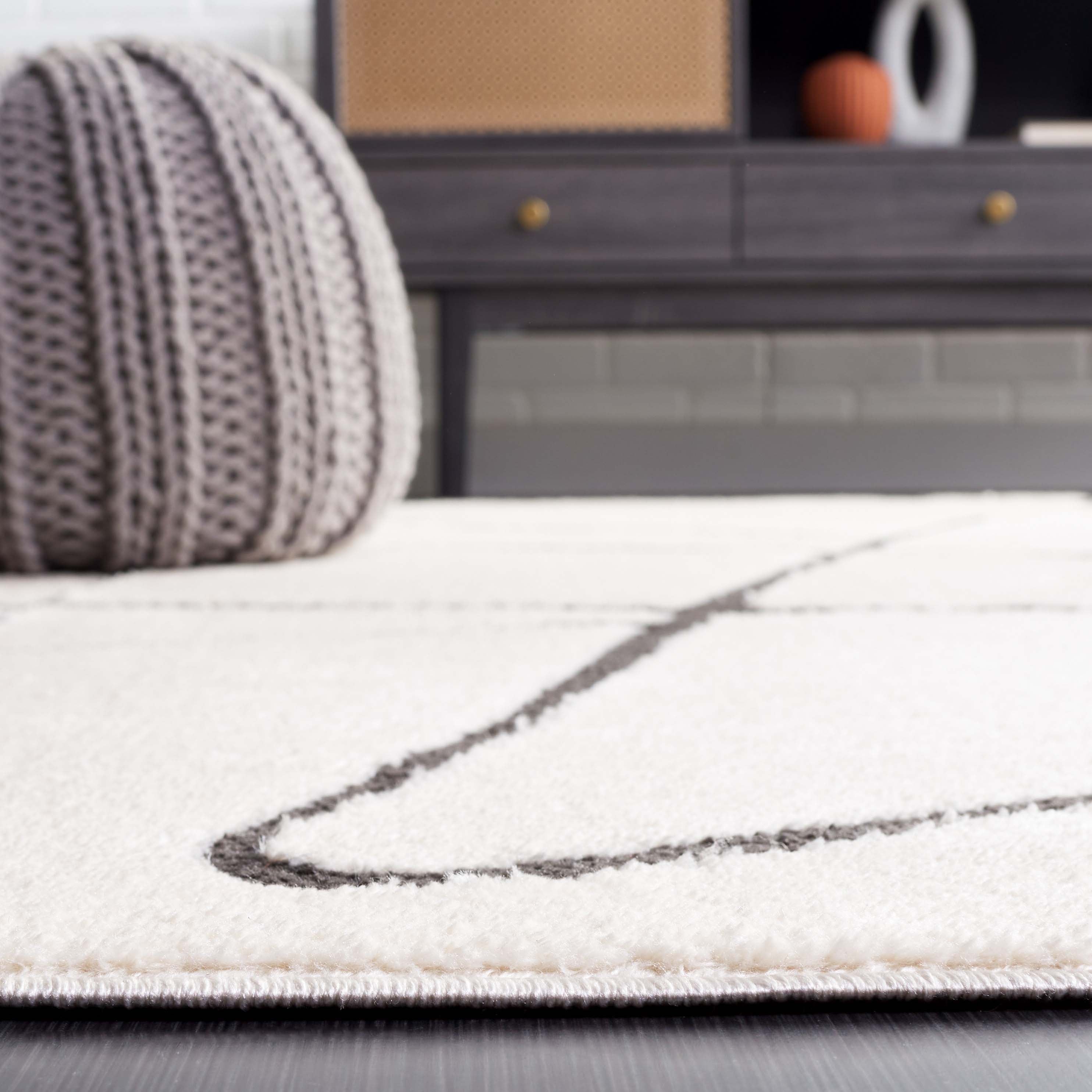 Safavieh Melody 120 Rug, MEL120 - Ivory / Black