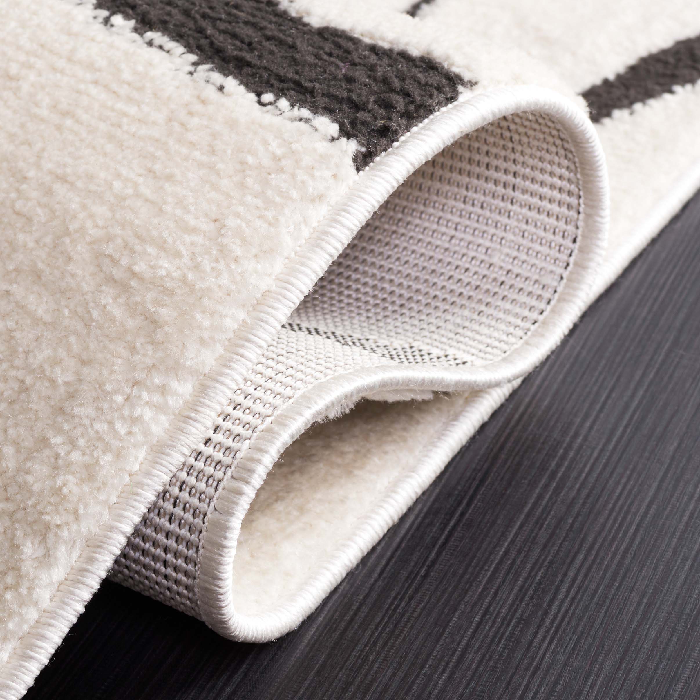 Safavieh Melody 120 Rug, MEL120 - Ivory / Black