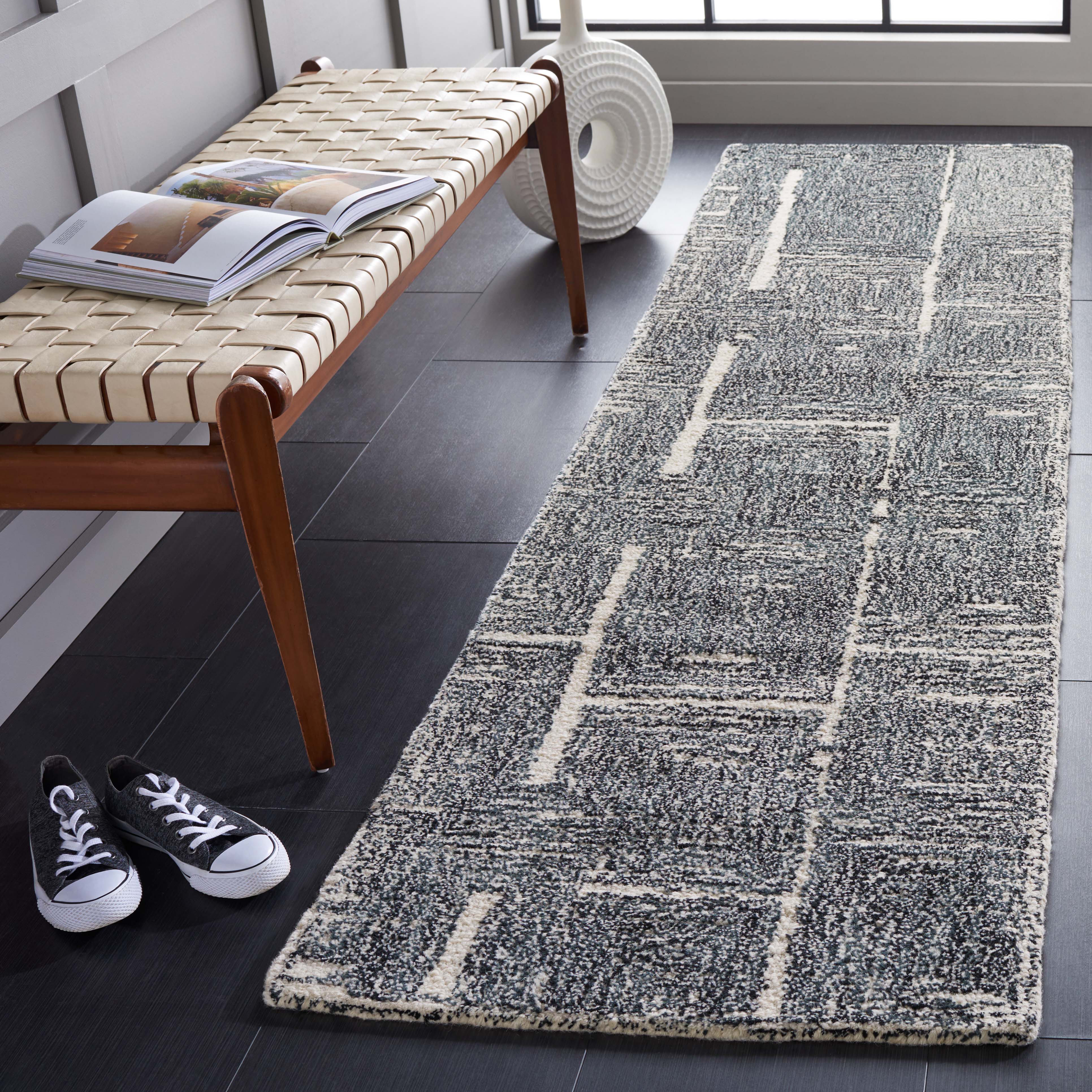 Safavieh Metro 177 Rug, MET177 - Black / Ivory
