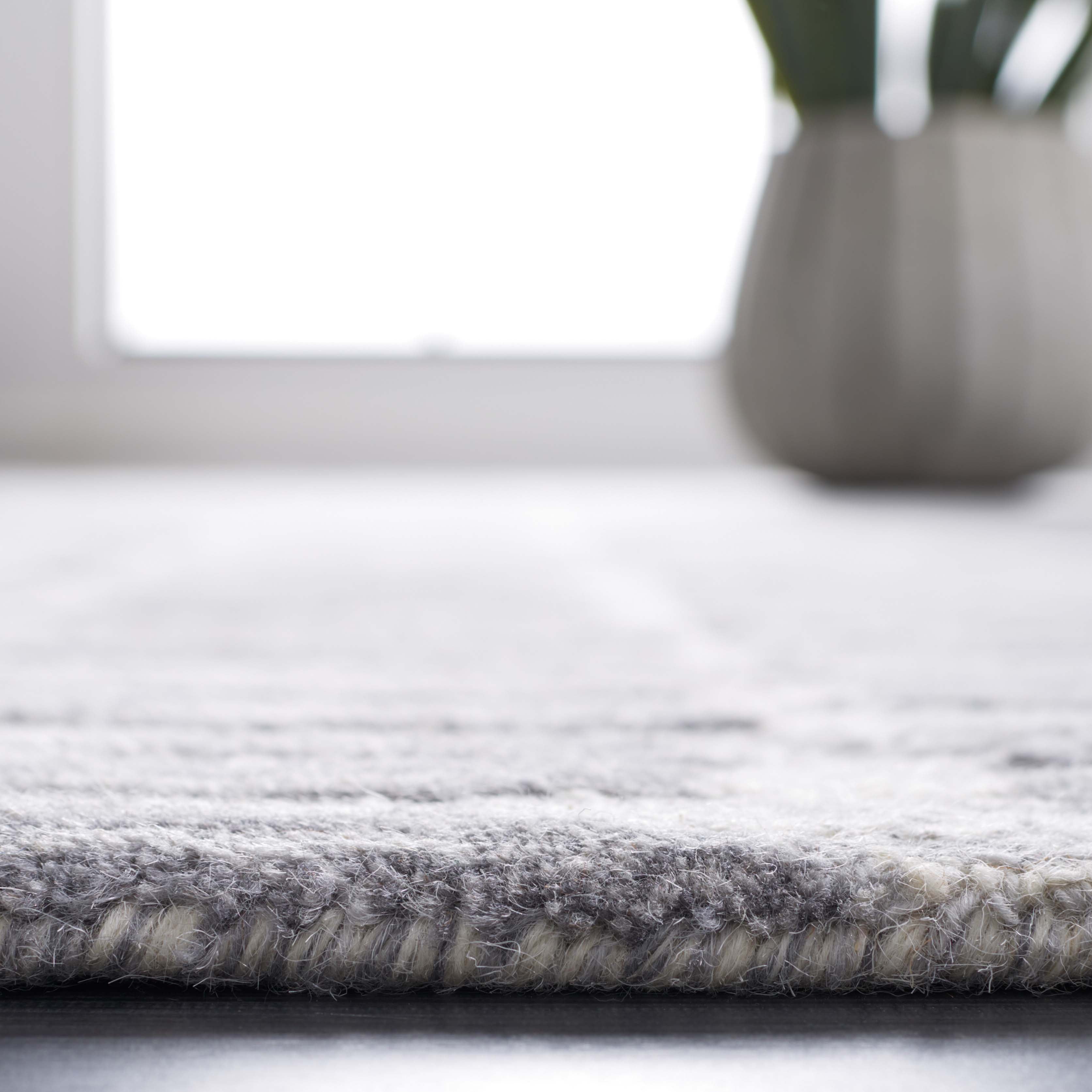 Safavieh Metro 182 Rug, MET182 - Silver / Grey
