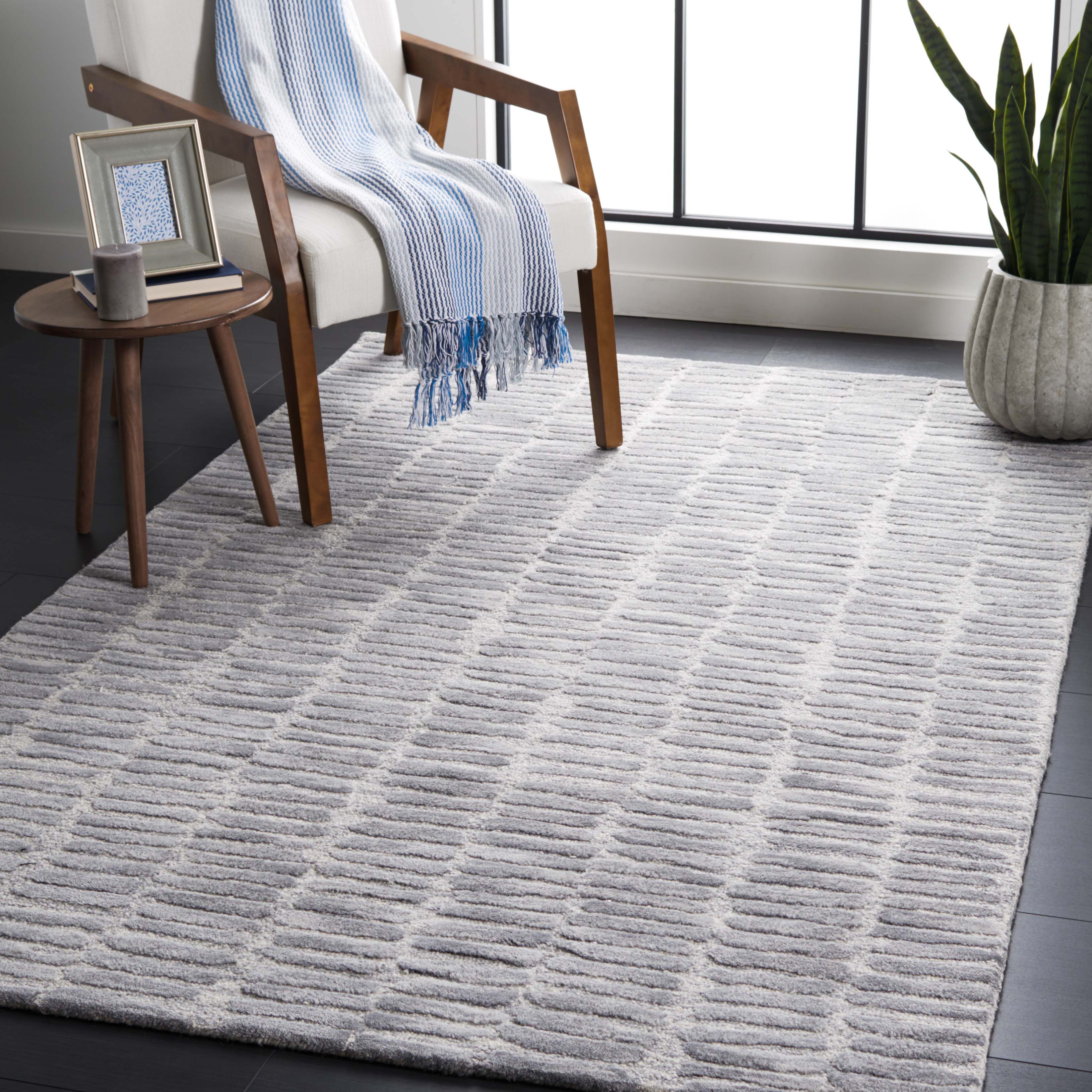 Safavieh Metro 182 Rug, MET182 - Silver / Grey