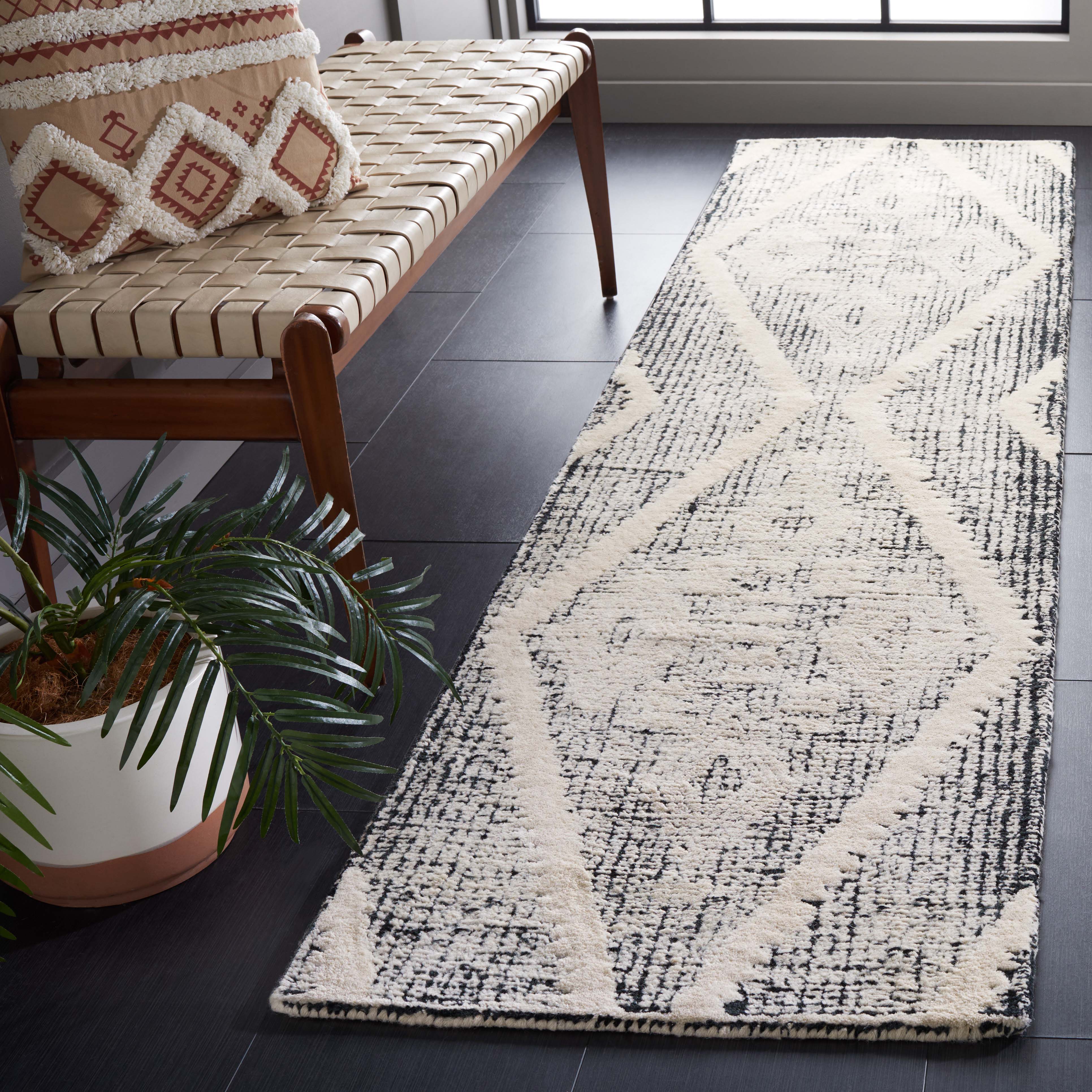 Safavieh Metro 185 Rug, MET185 - Black / Ivory