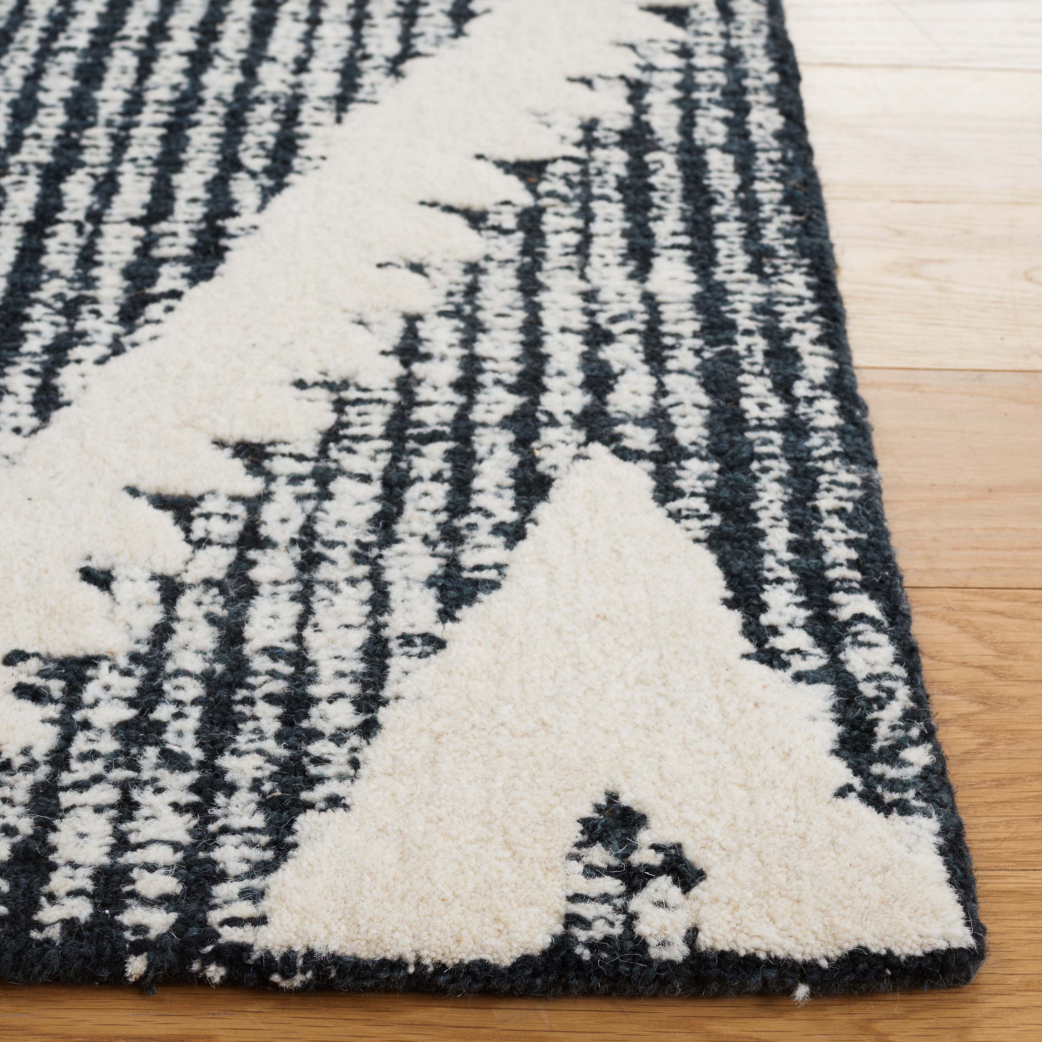 Safavieh Metro 185 Rug, MET185 - Black / Ivory