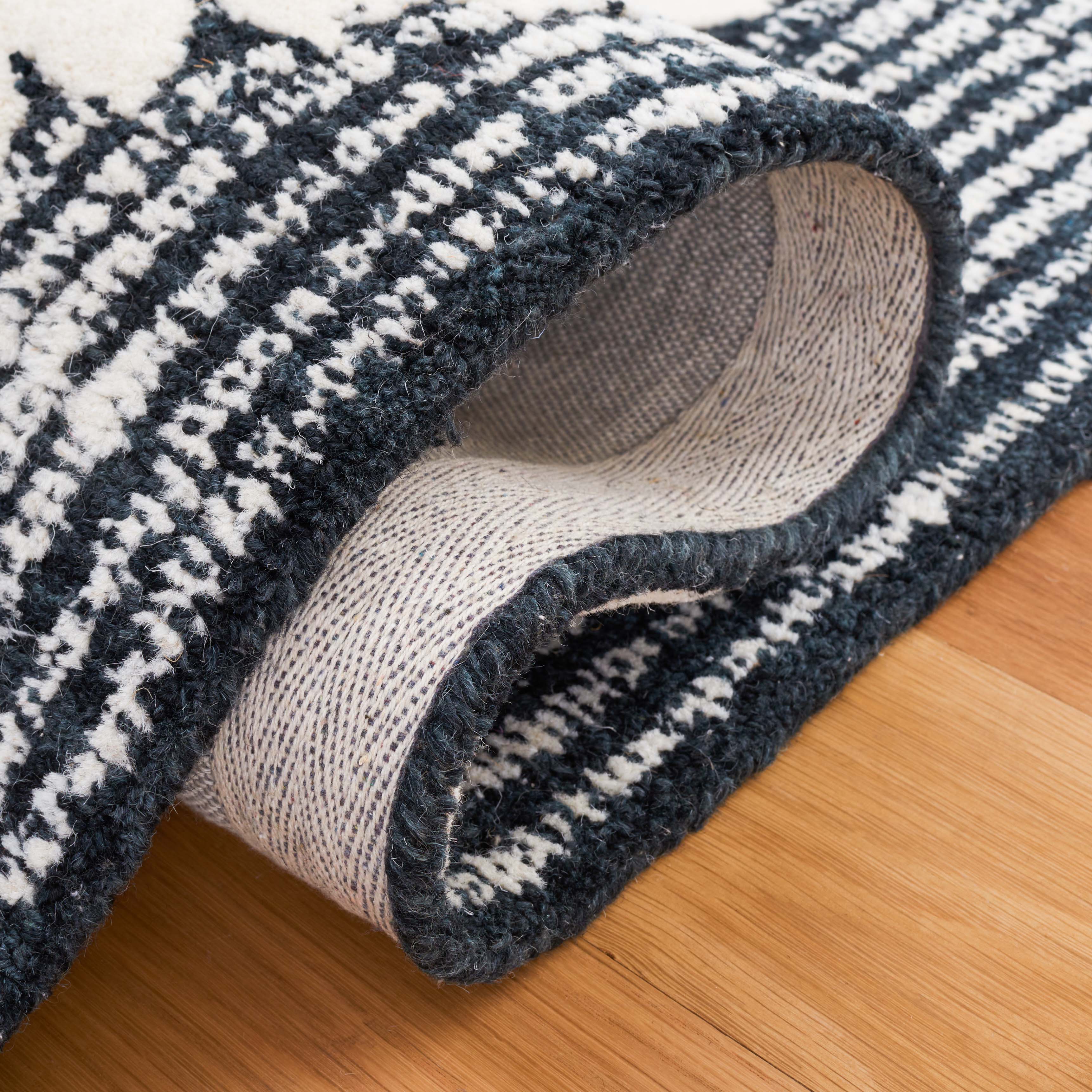 Safavieh Metro 185 Rug, MET185 - Black / Ivory