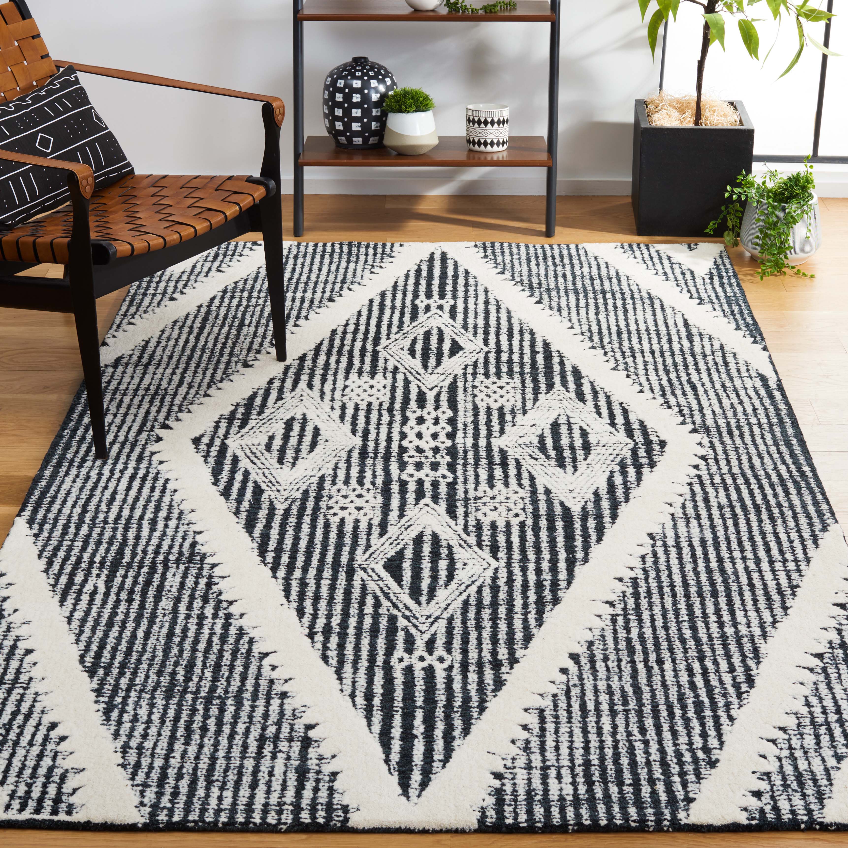 Safavieh Metro 185 Rug, MET185 - Black / Ivory