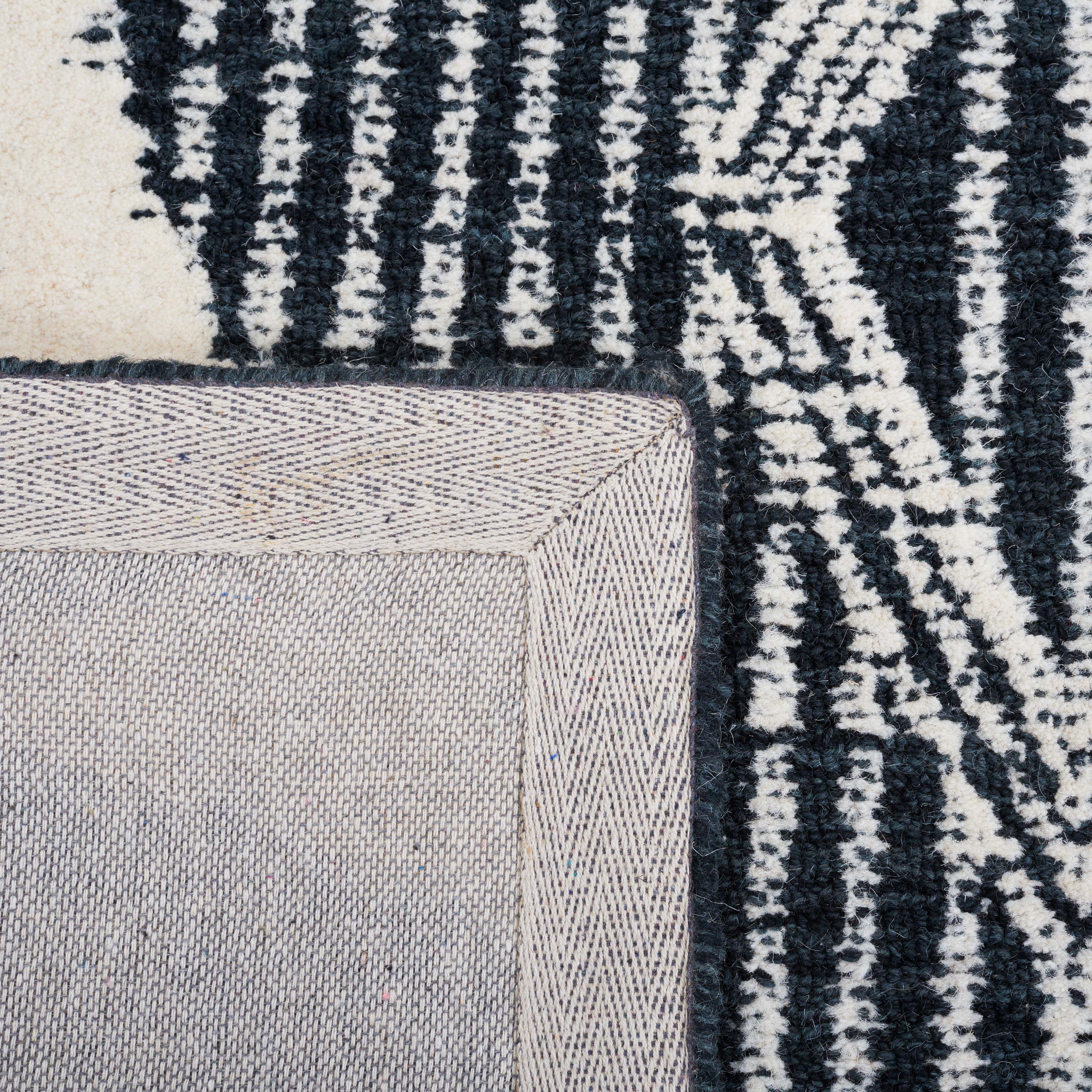 Safavieh Metro 185 Rug, MET185 - Black / Ivory