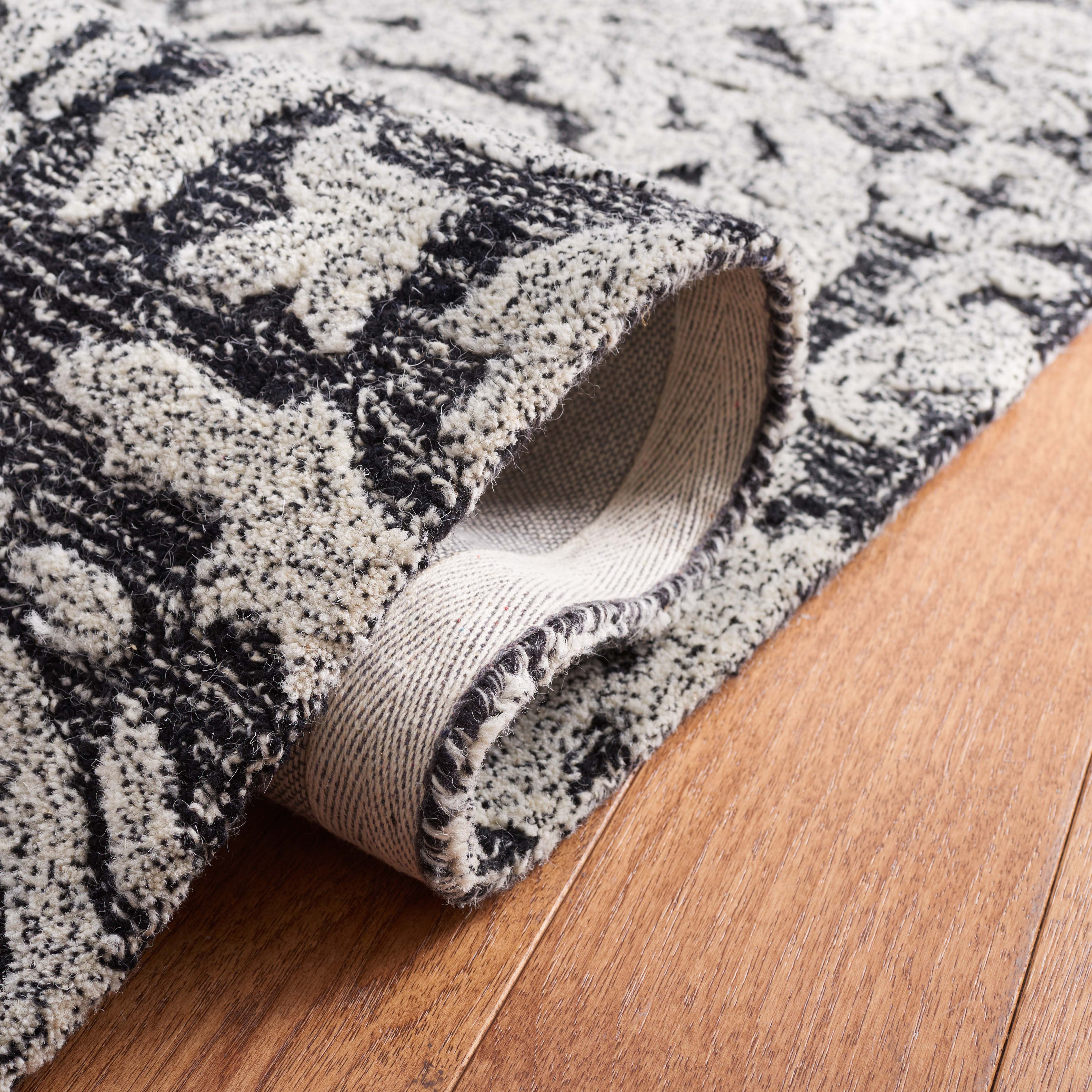 Safavieh Metro 477 Rug, MET477 - Black / Ivory