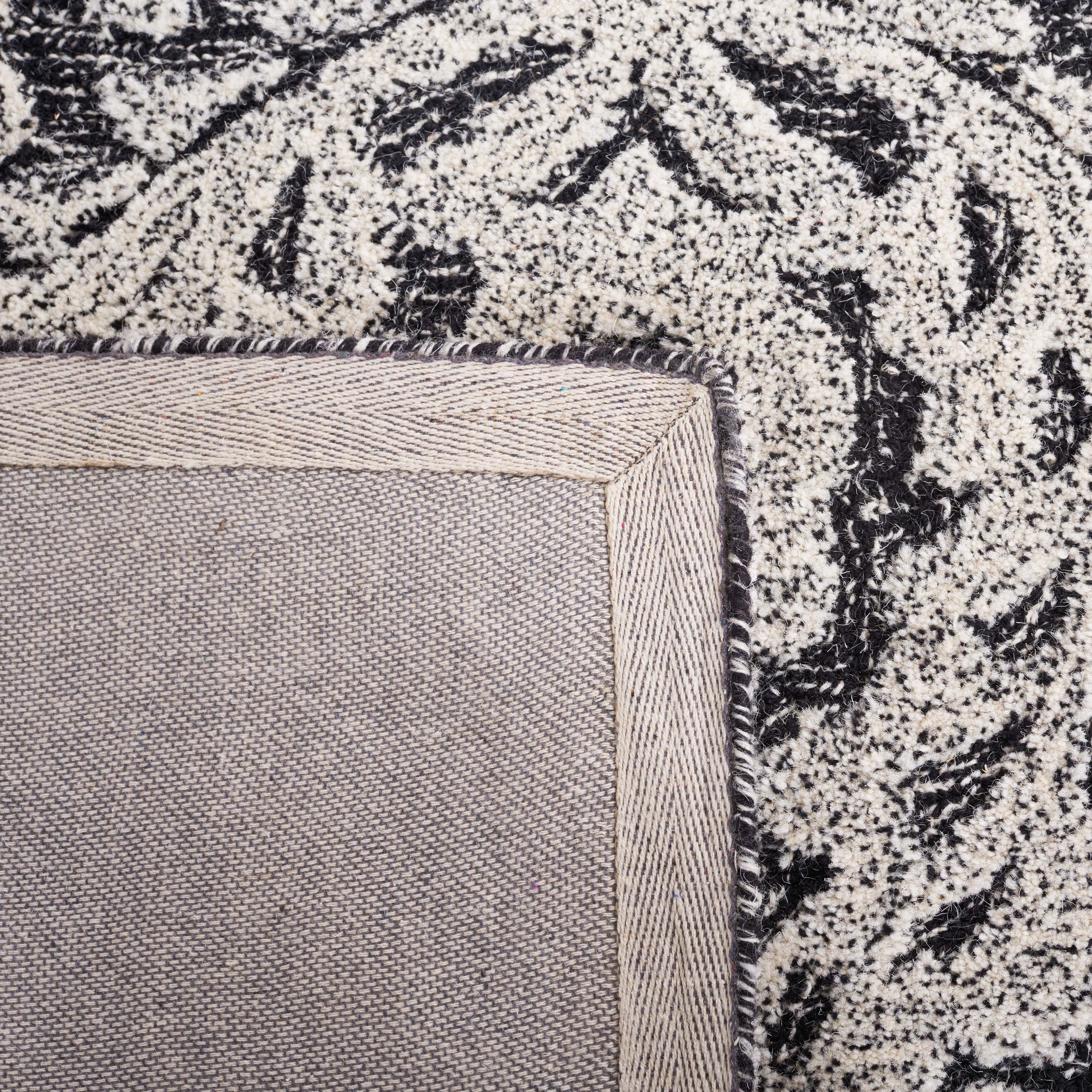 Safavieh Metro 477 Rug, MET477 - Black / Ivory