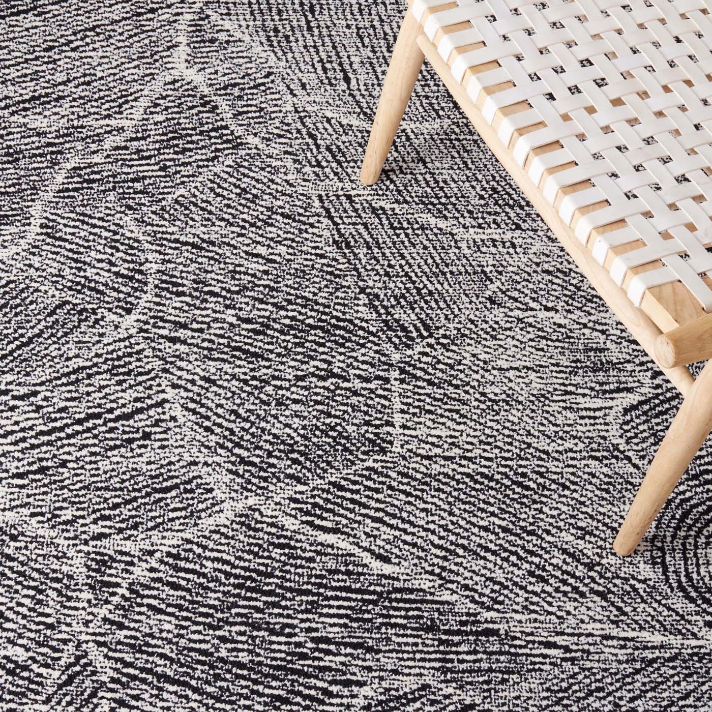 Safavieh Metro 999 Rug, MET999 - Black / Ivory