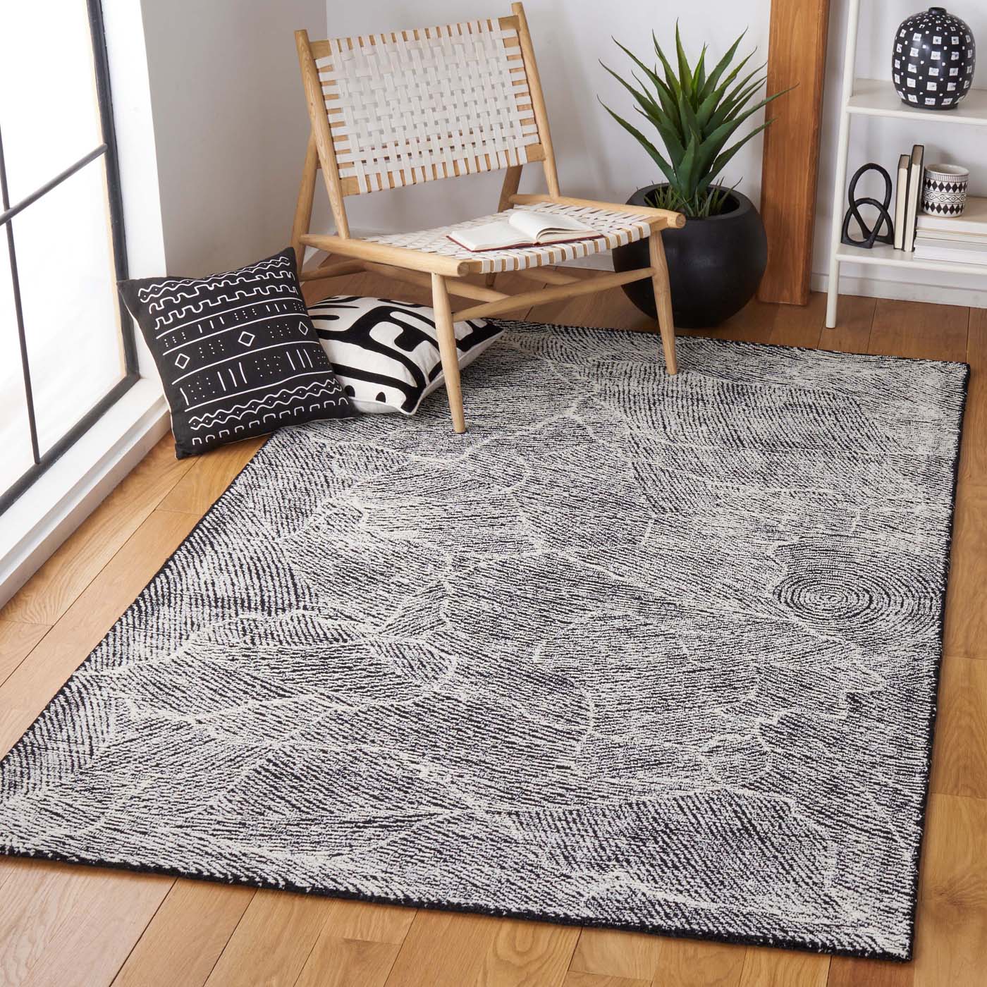 Safavieh Metro 999 Rug, MET999 - Black / Ivory