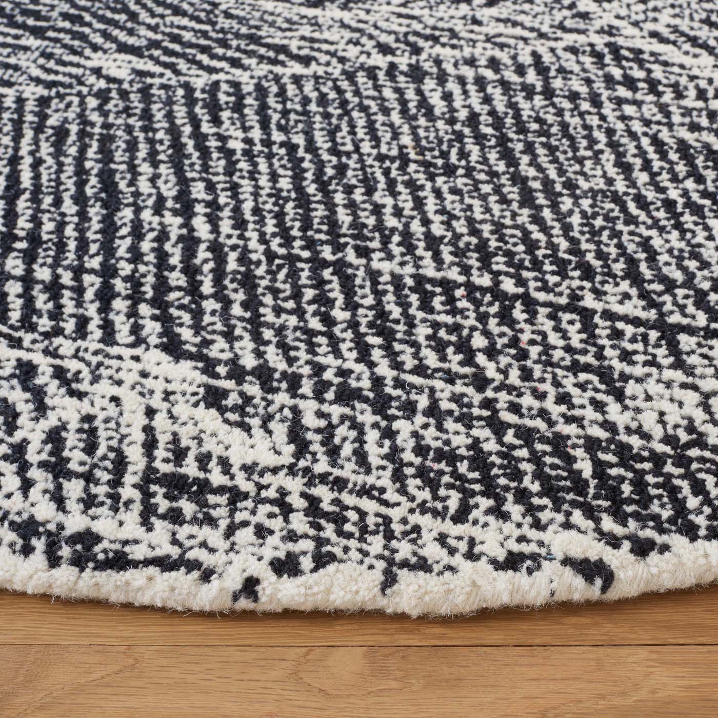 Safavieh Metro 999 Rug, MET999 - Black / Ivory