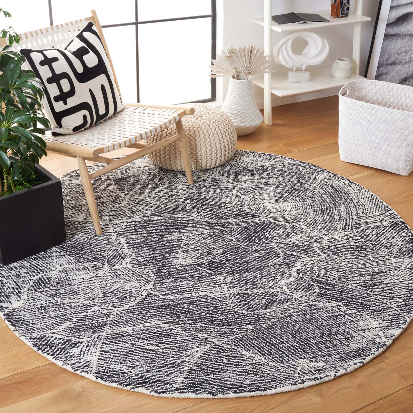 Safavieh Metro 999 Rug, MET999 - Black / Ivory