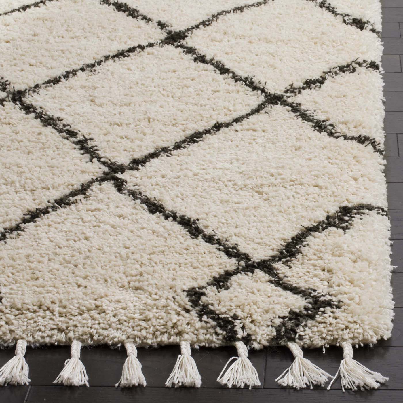 Safavieh Moroccan Fringe Shag 241 Rug, MFG241 - Cream / Charcoal