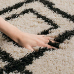 Safavieh Moroccan Fringe Shag 244 Rug, MFG244 - Cream / Charcoal