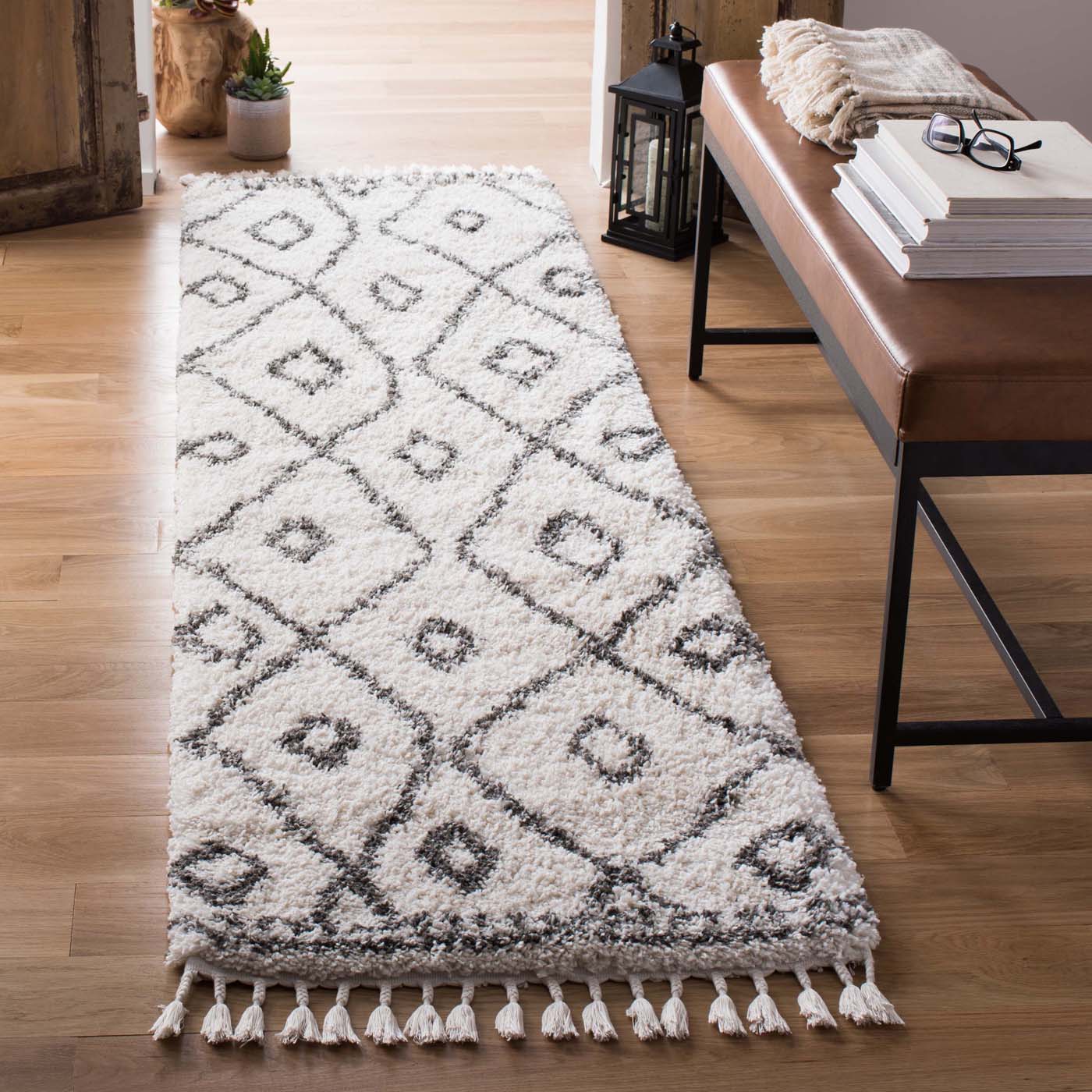 Safavieh Moroccan Fringe Shag 333 Rug, MFG333 - Ivory / Grey