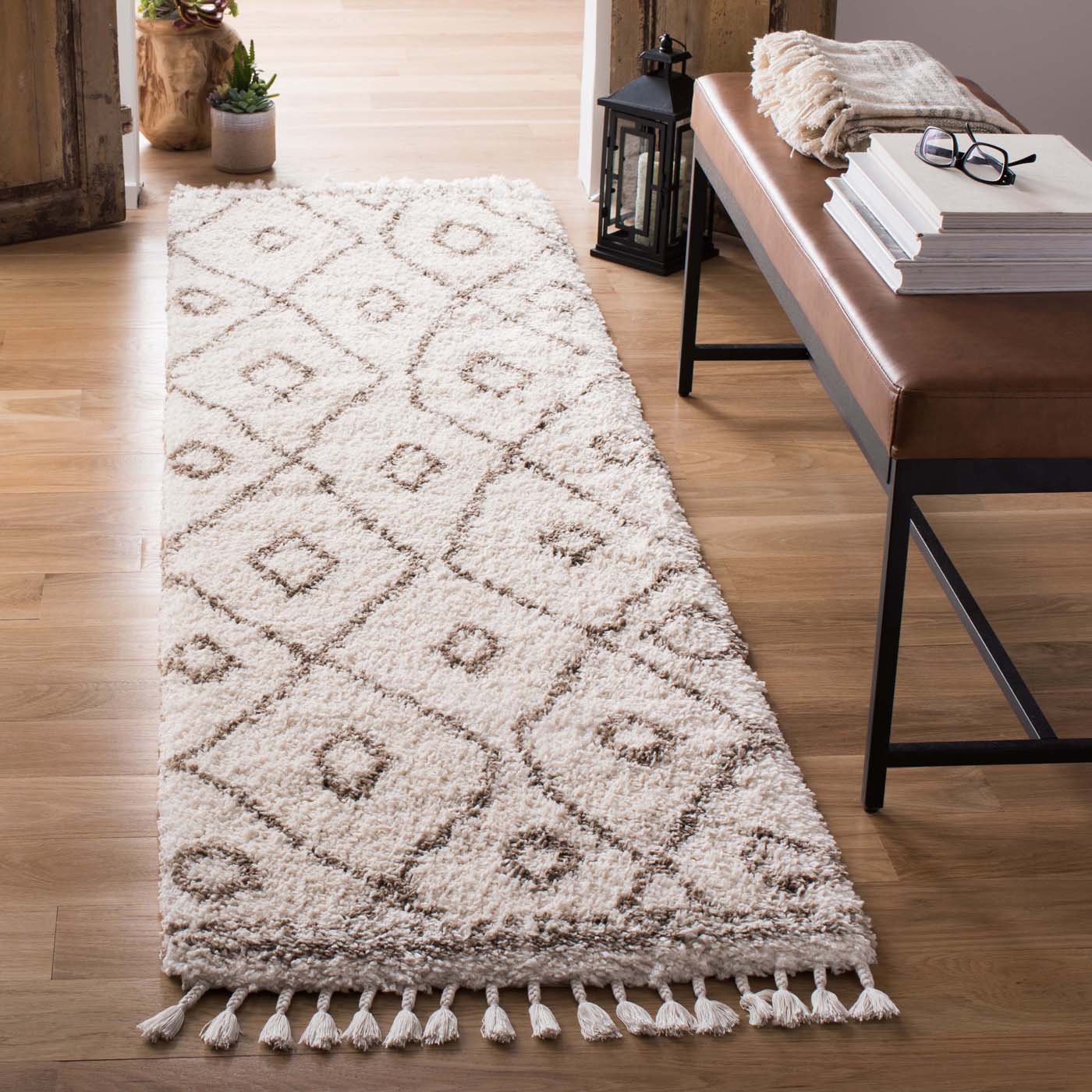 Safavieh Moroccan Fringe Shag 333 Rug, MFG333 - Ivory / Beige