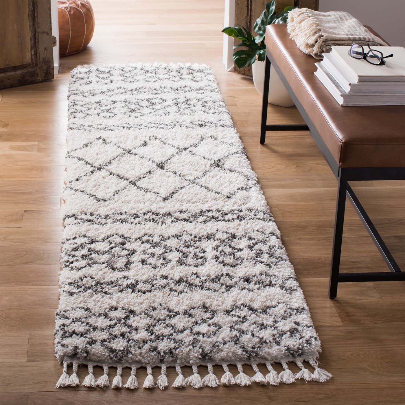Safavieh Moroccan Fringe Shag 343 Rug, MFG343 - Ivory / Grey