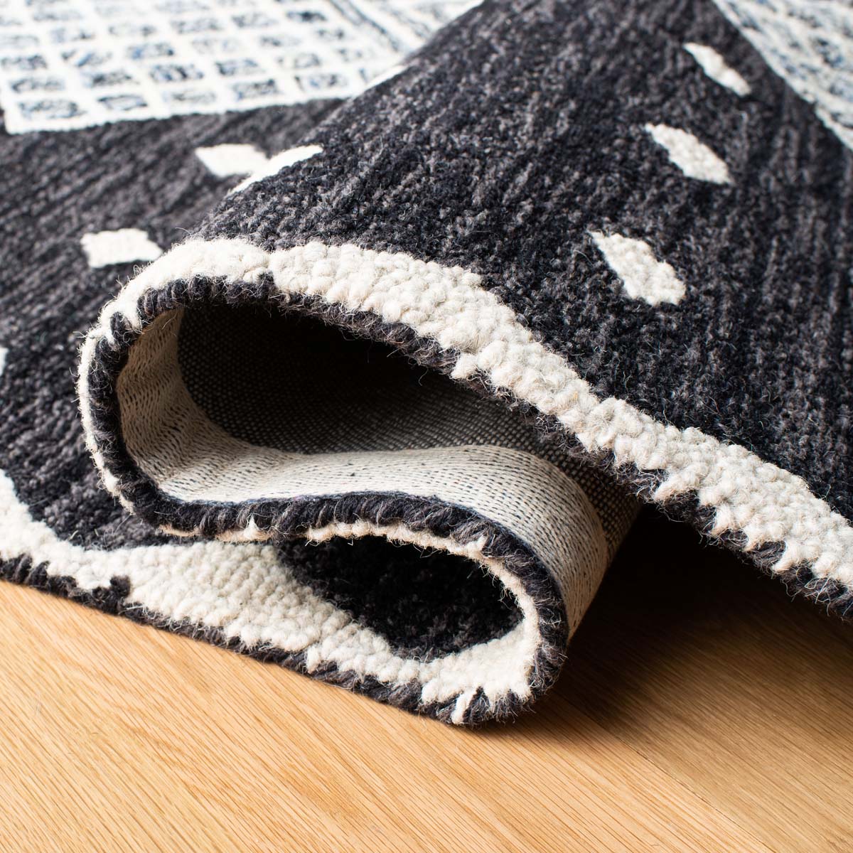 Safavieh Micro-Loop 171 Rug, MLP171 - Charcoal / Ivory