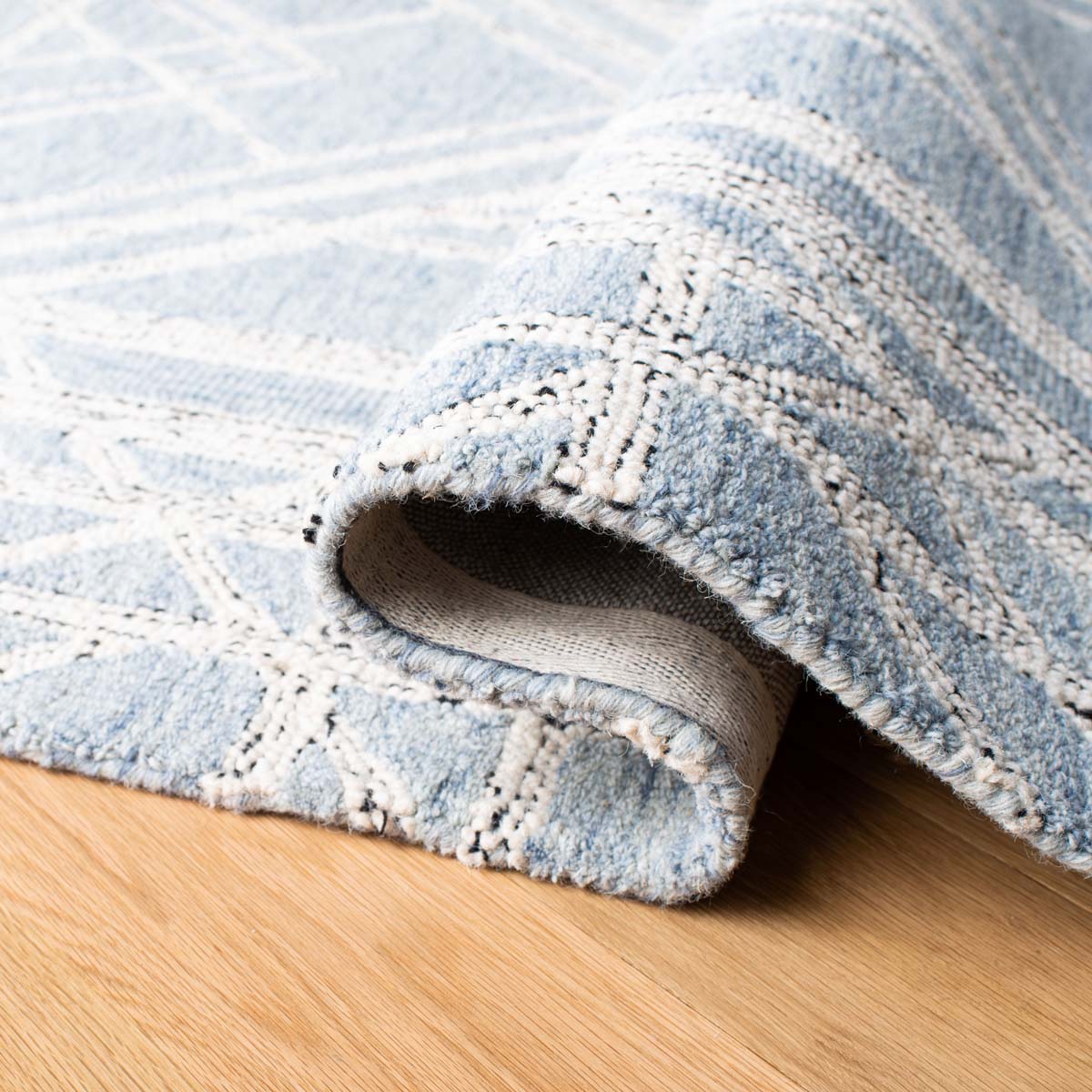 Safavieh Micro-Loop 173 Rug, MLP173 - Light Blue / Ivory