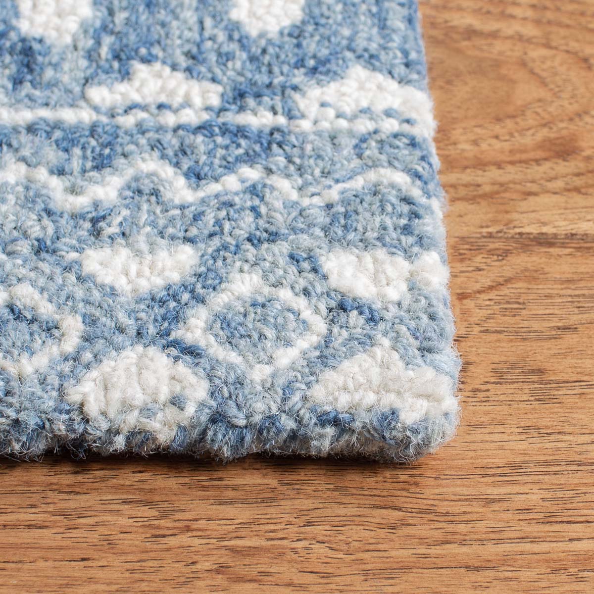 Safavieh Micro-Loop 502 Rug, MLP502 - Blue / Ivory