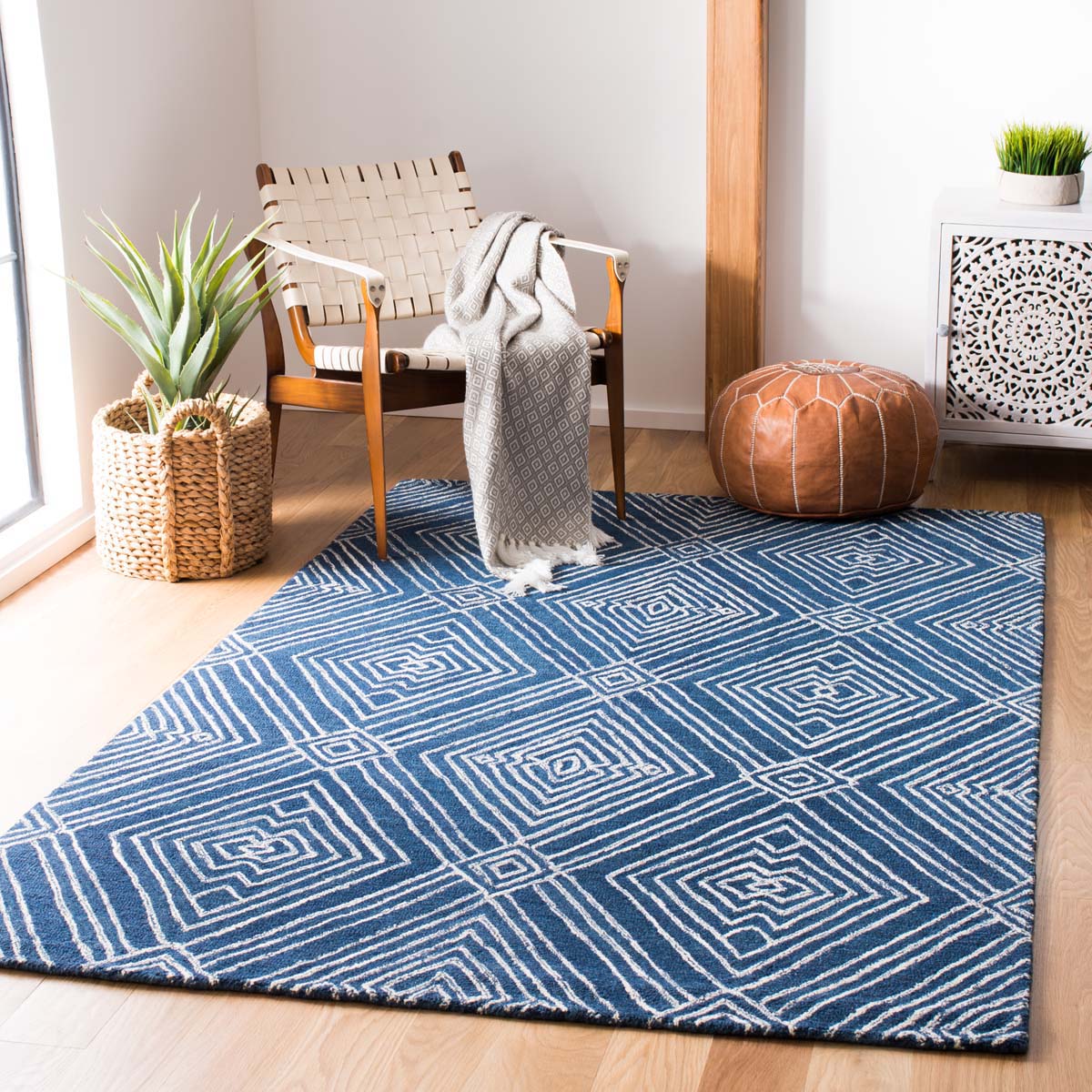 Safavieh Micro-Loop 608 Rug, MLP608 - Navy / Ivory