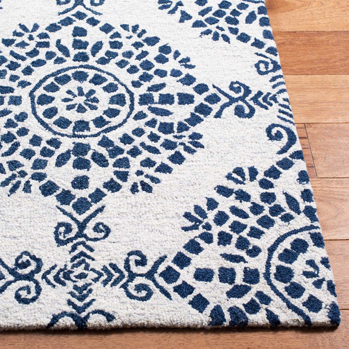 Safavieh Micro-Loop 647 Rug, MLP647 - Ivory / Blue