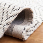 Safavieh Marbella 201 Rug, MRB201 - Ivory / Black