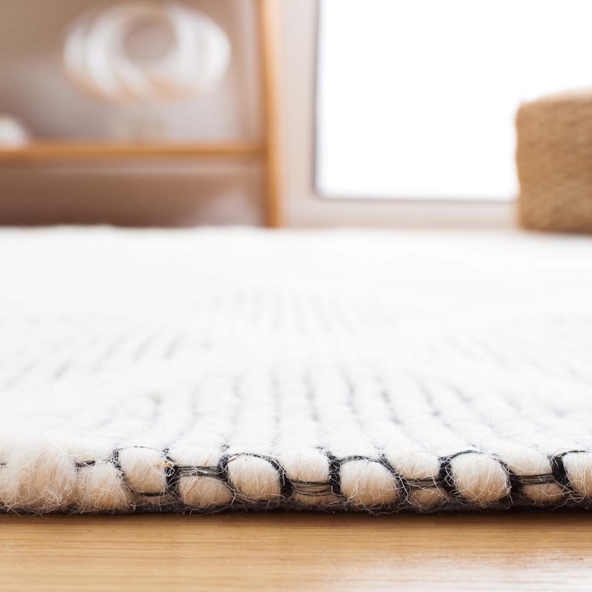 Safavieh Marbella 204 Rug, MRB204 - Ivory / Black