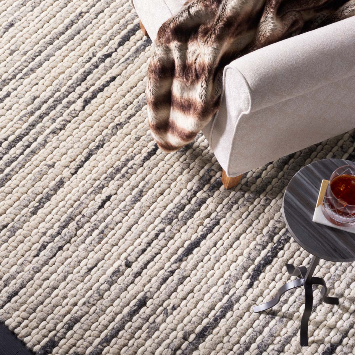 Safavieh Marbella 205 Rug, MRB205 - Black / Ivory