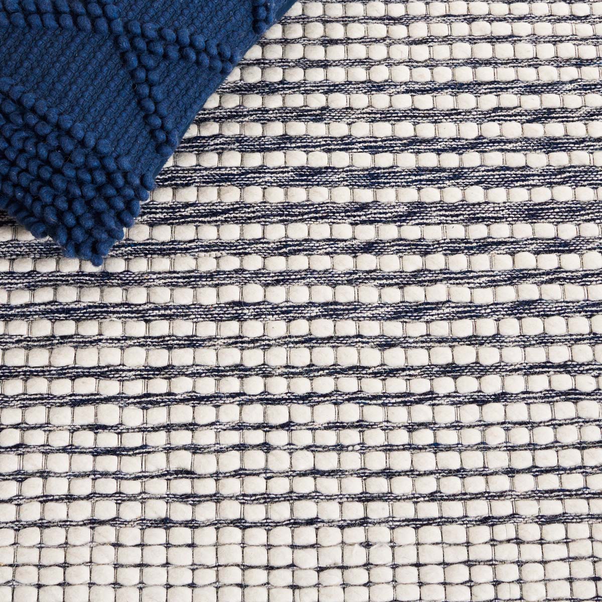 Safavieh Marbella 208 Rug, MRB208 - Ivory / Navy