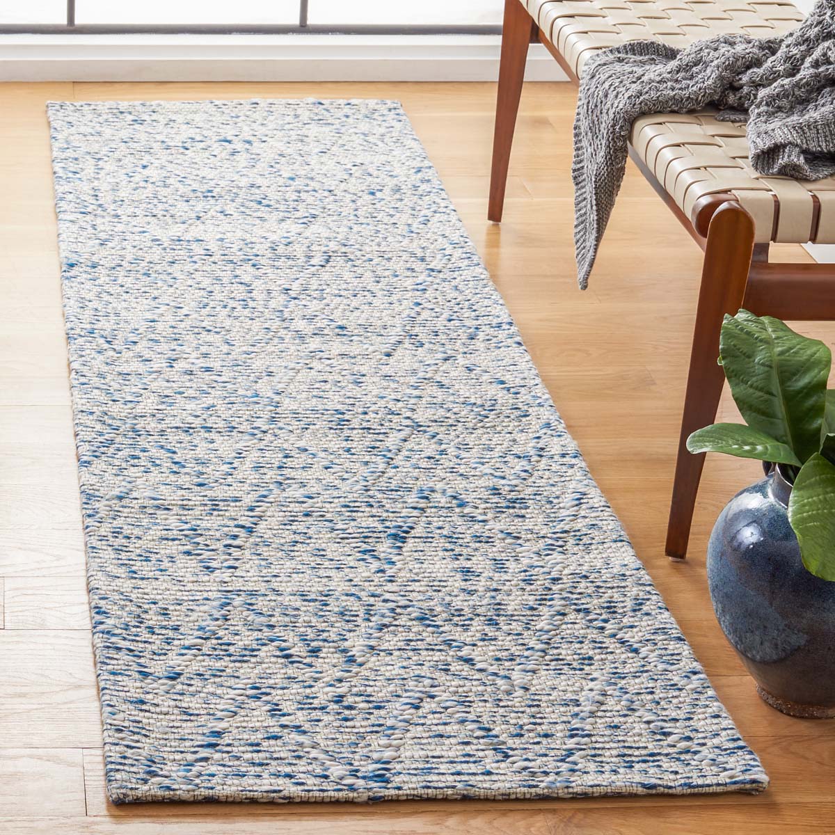 Safavieh Marbella 302 Rug, MRB302 - Blue / Ivory