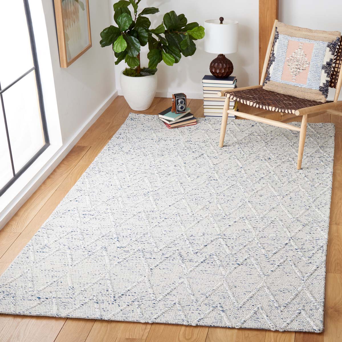 Safavieh Marbella 302 Rug, MRB302 - Blue / Ivory