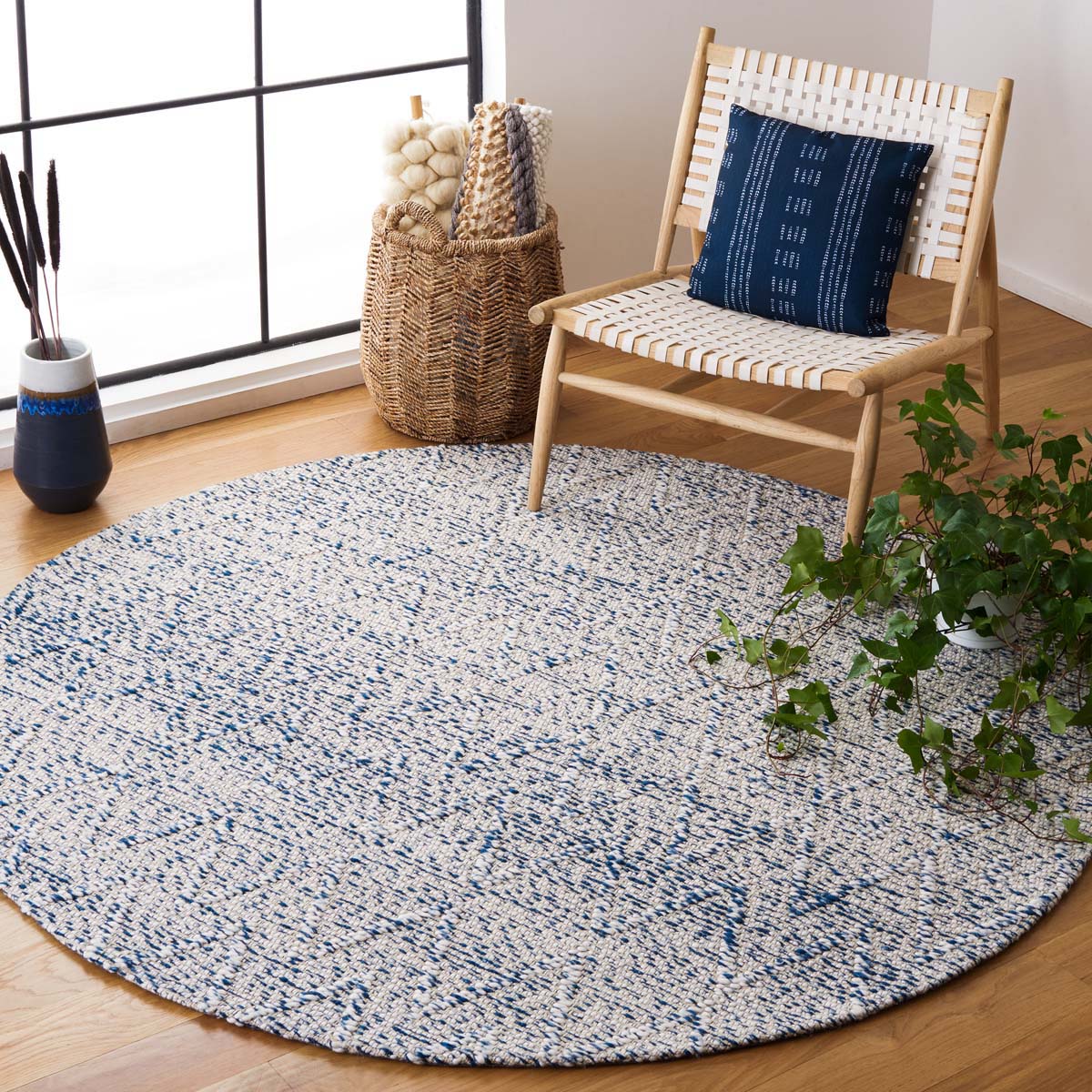 Safavieh Marbella 302 Rug, MRB302 - Blue / Ivory