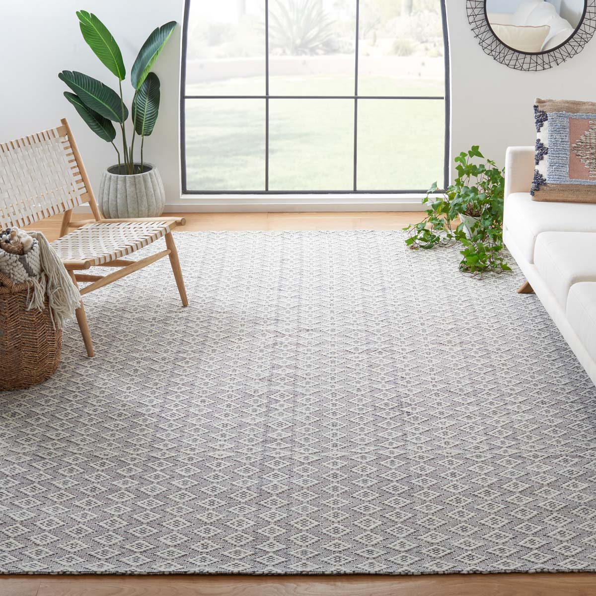 Safavieh Marbella 310 Rug, MRB310 - Ivory / Black