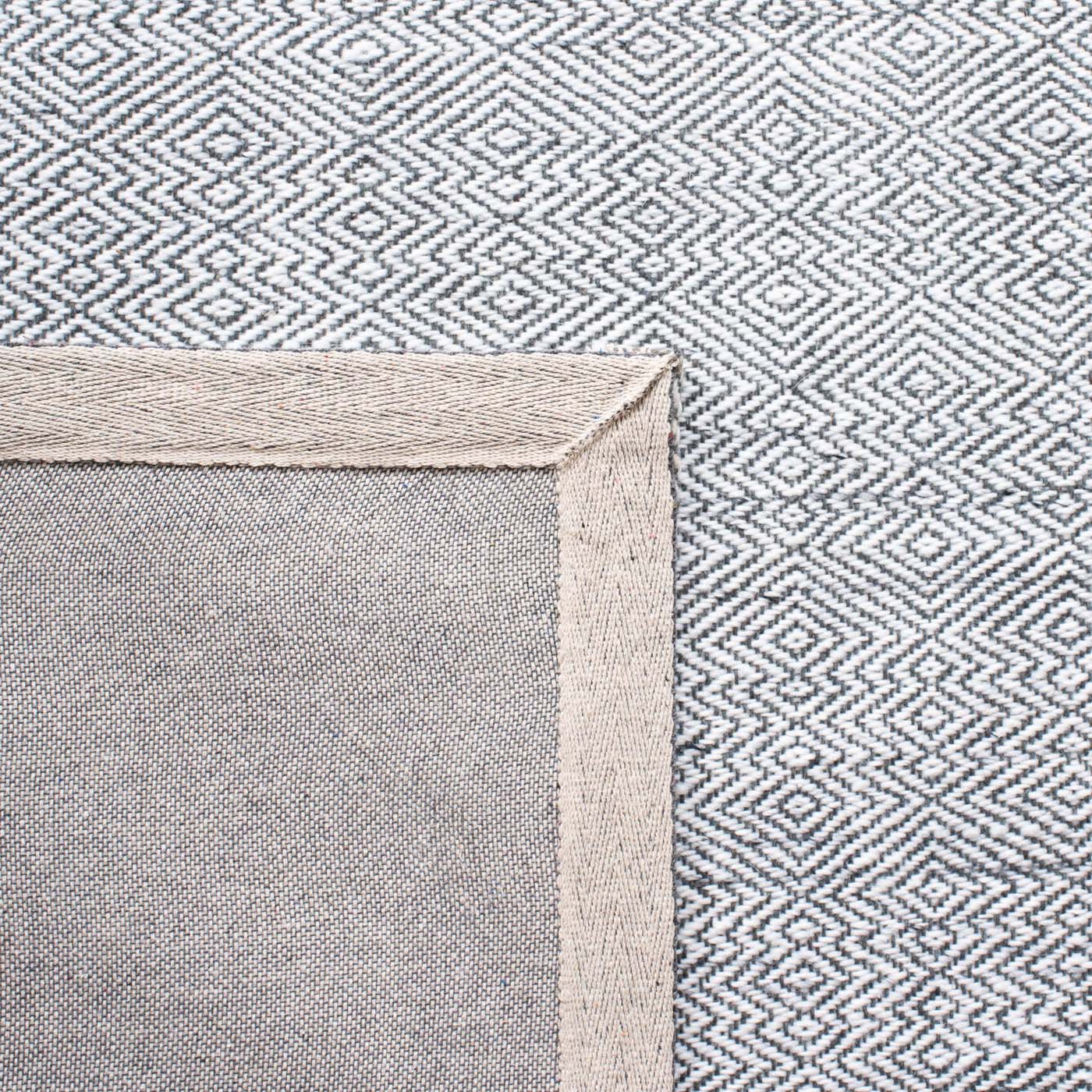 Safavieh Marbella 316 Rug, MRB316 - Dark Grey / Ivory